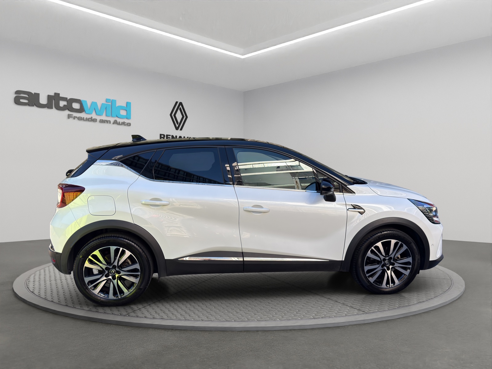 RENAULT Captur 1.6 E-Tech Initiale Paris DHT-image-12