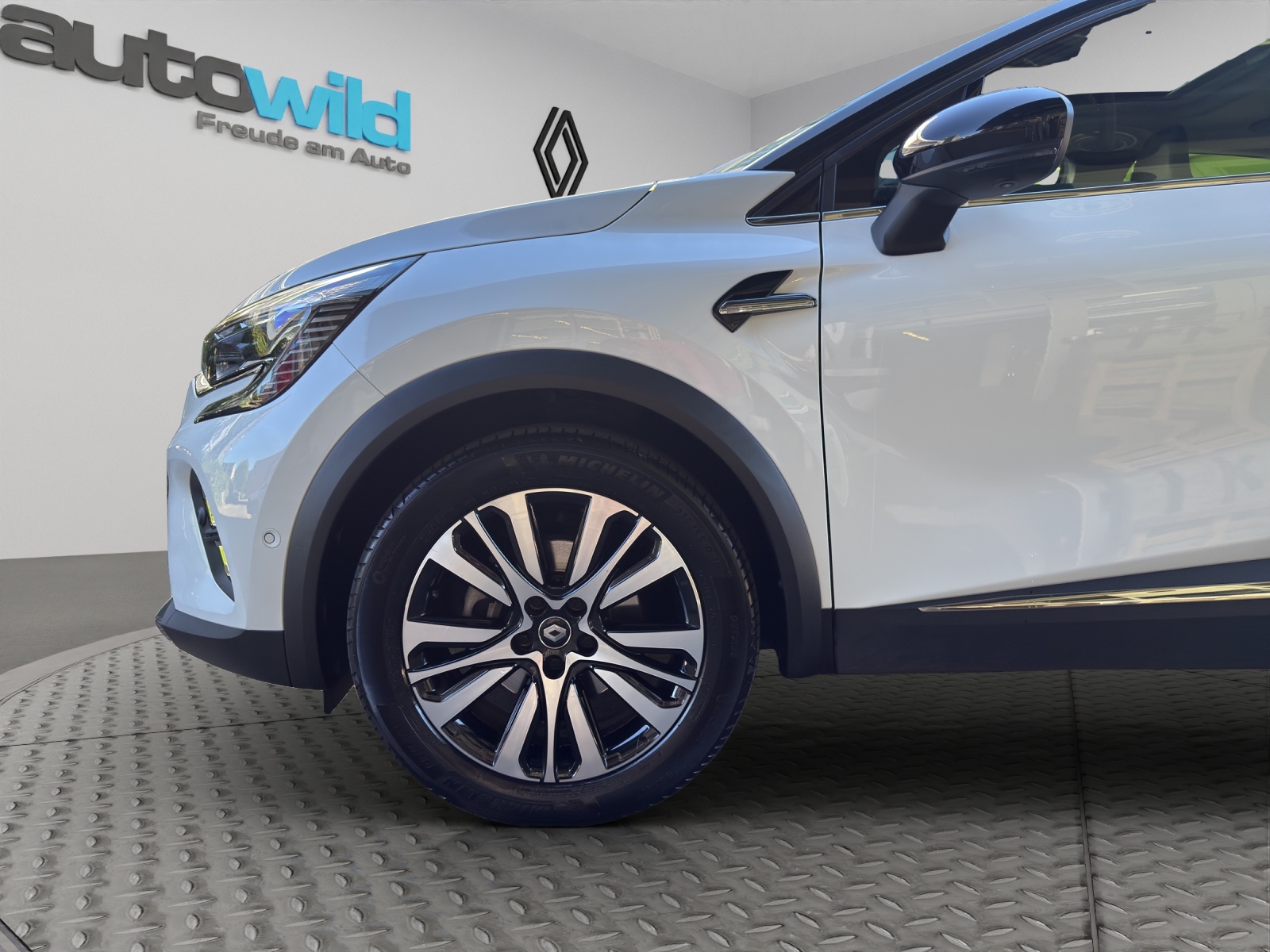 RENAULT Captur 1.6 E-Tech Initiale Paris DHT-image-11