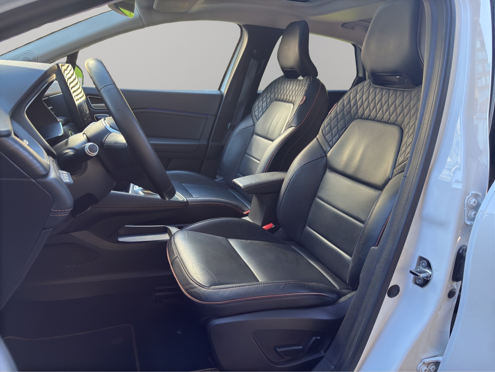 RENAULT Captur 1.6 E-Tech Initiale Paris DHT-image-3