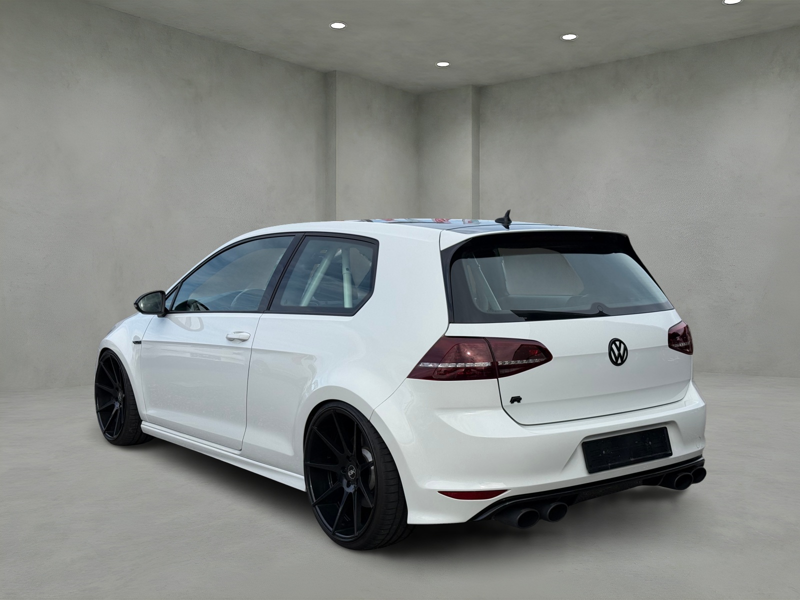 VW Golf 2.0 TSI R 4Motion DSG-image-2