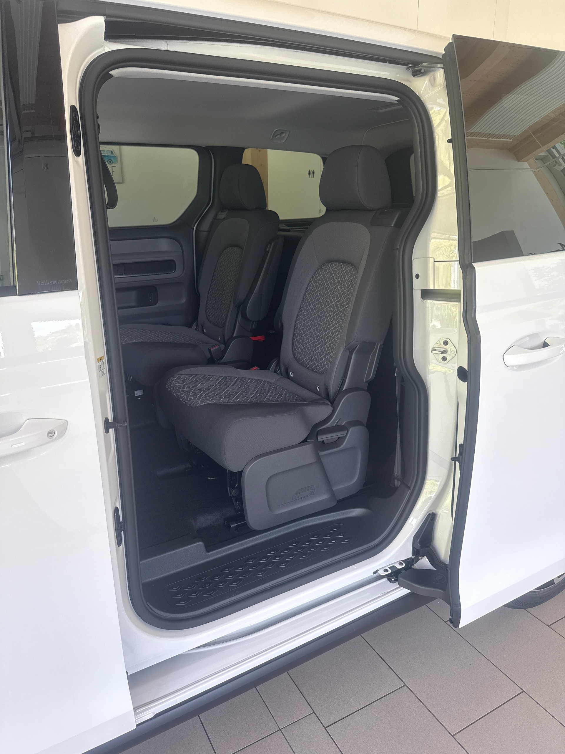 VW ID.Buzz Bus 84kWh Pro 4motion-image-4