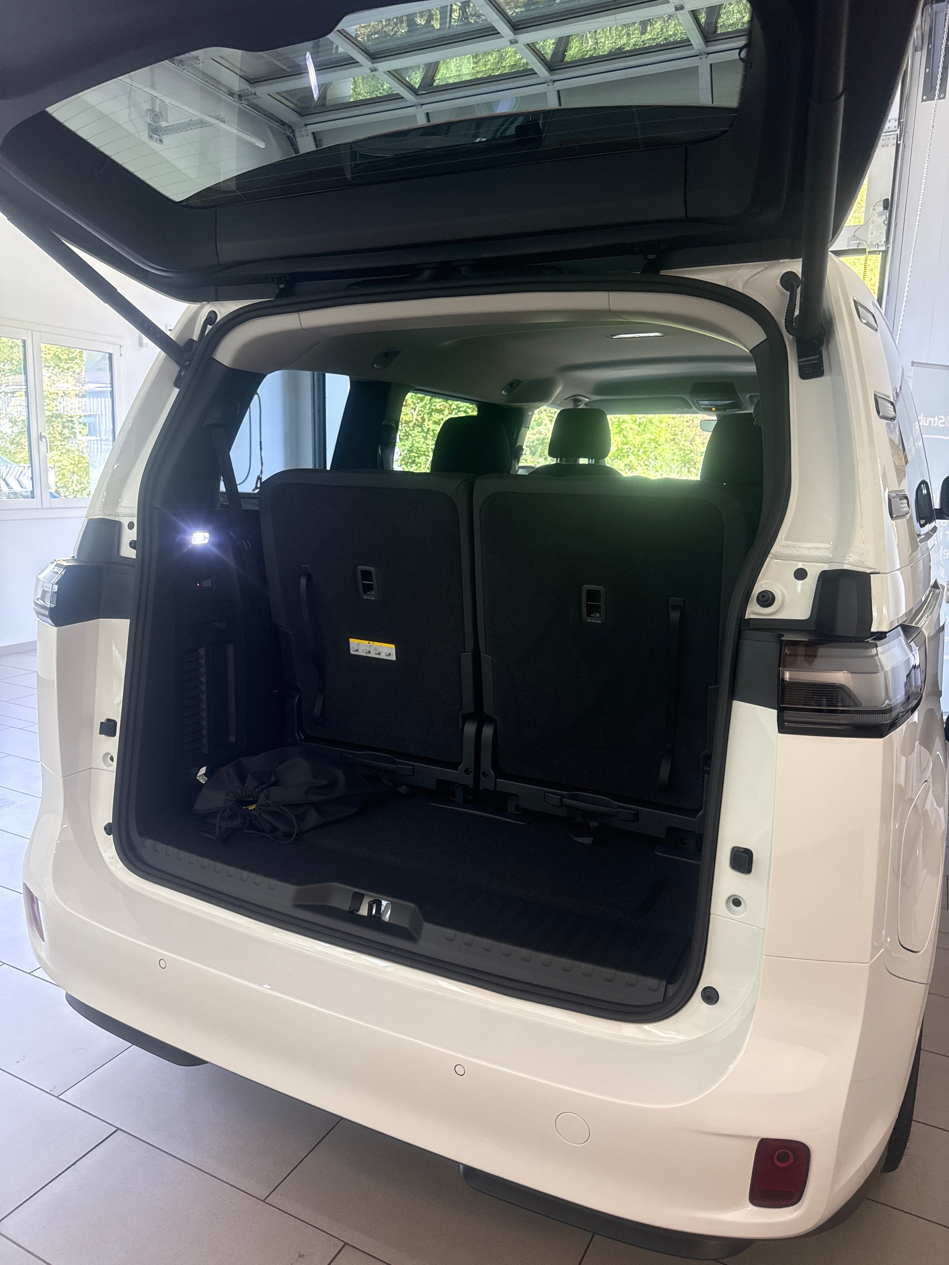 VW ID.Buzz Bus 84kWh Pro 4motion-image-6