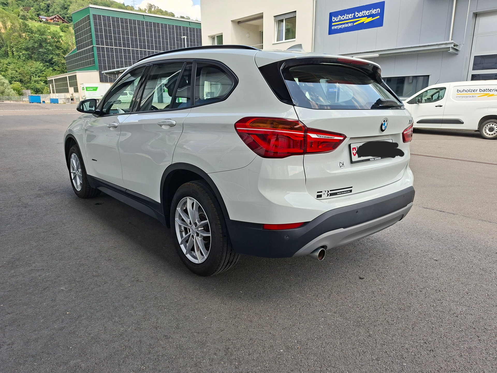 BMW 18d xDrive-image-2