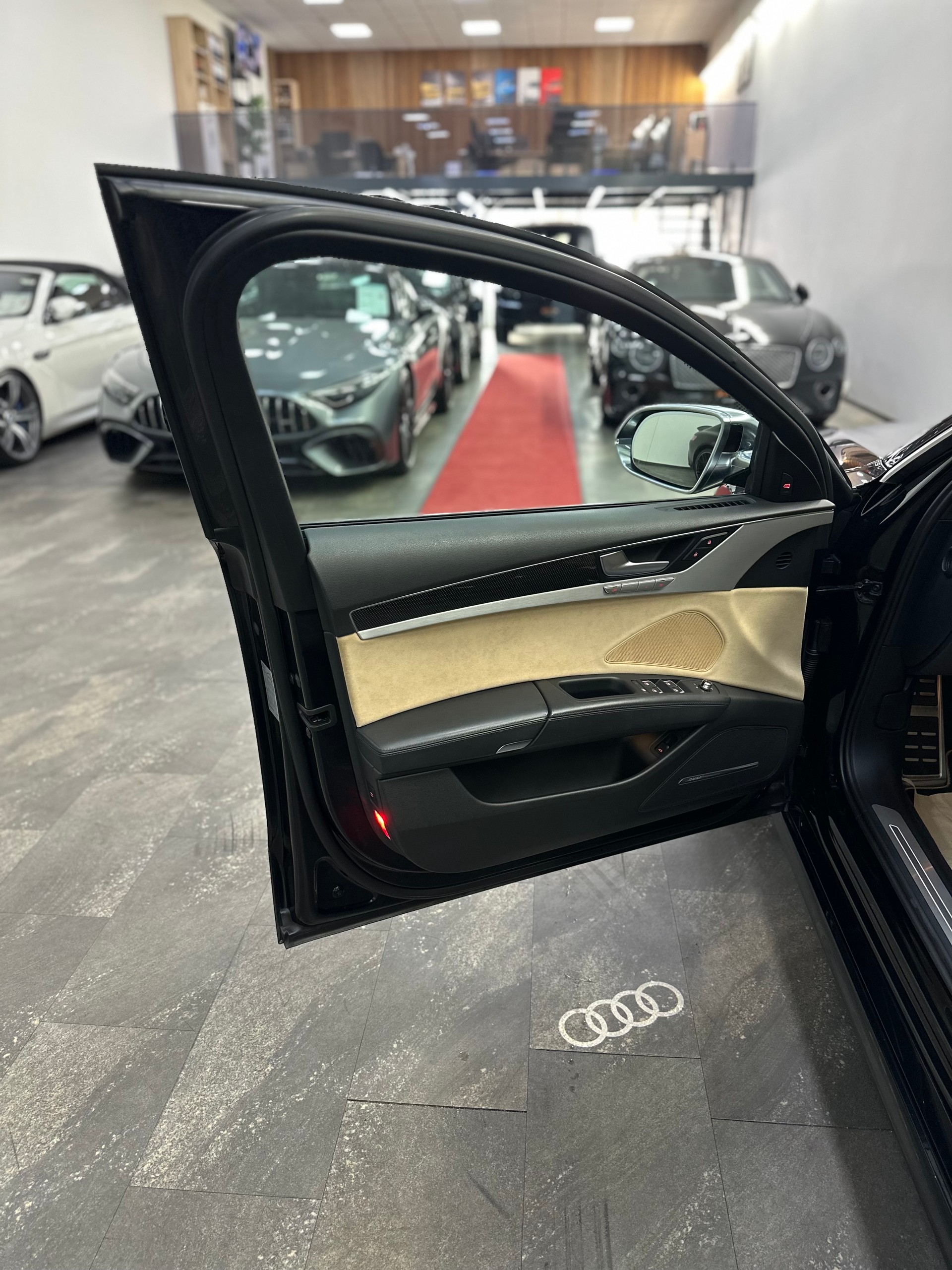 AUDI S8 4.0 TFSI V8 quattro tiptronic-image-22