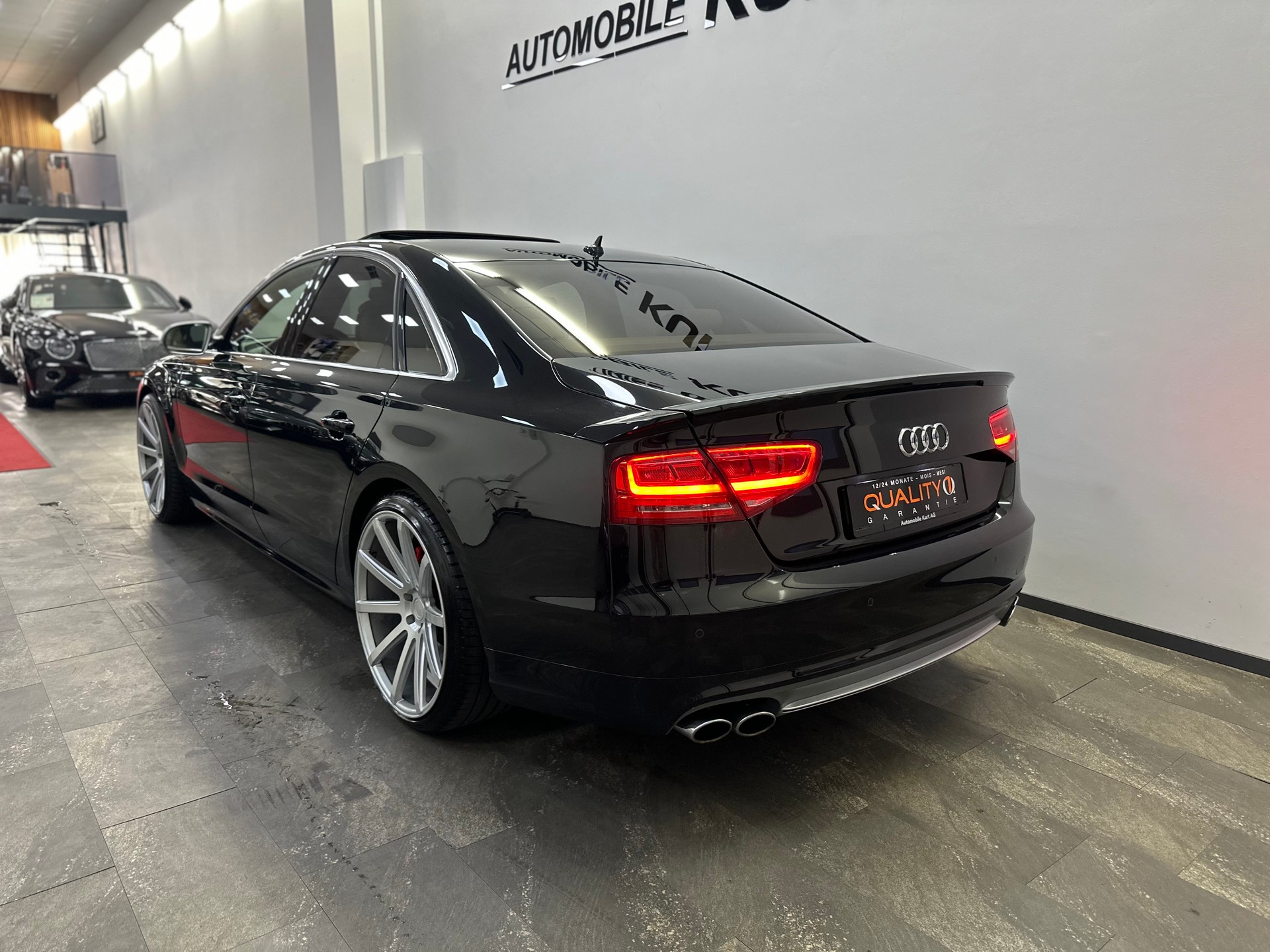 AUDI S8 4.0 TFSI V8 quattro tiptronic-image-3