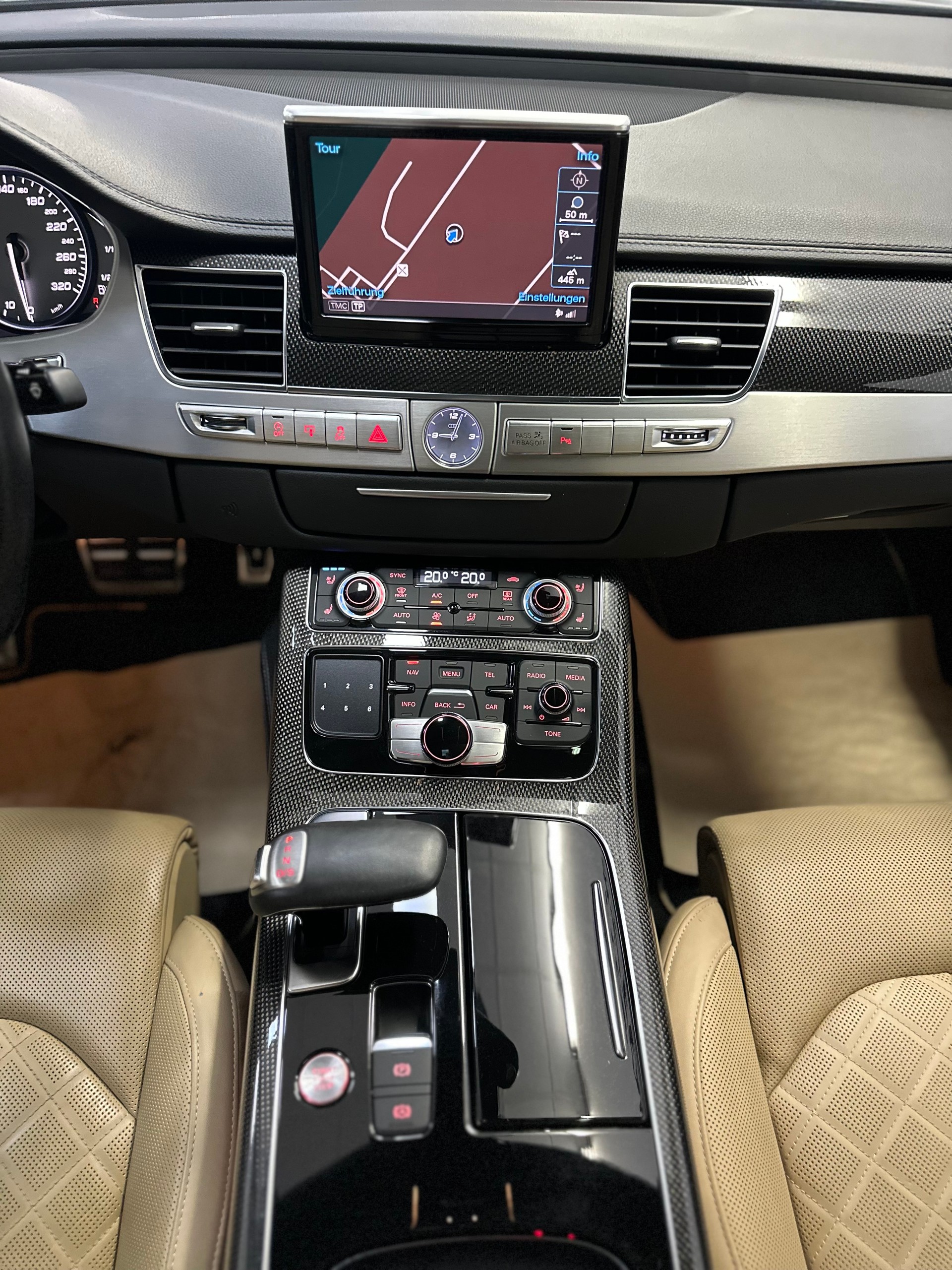 AUDI S8 4.0 TFSI V8 quattro tiptronic-image-12