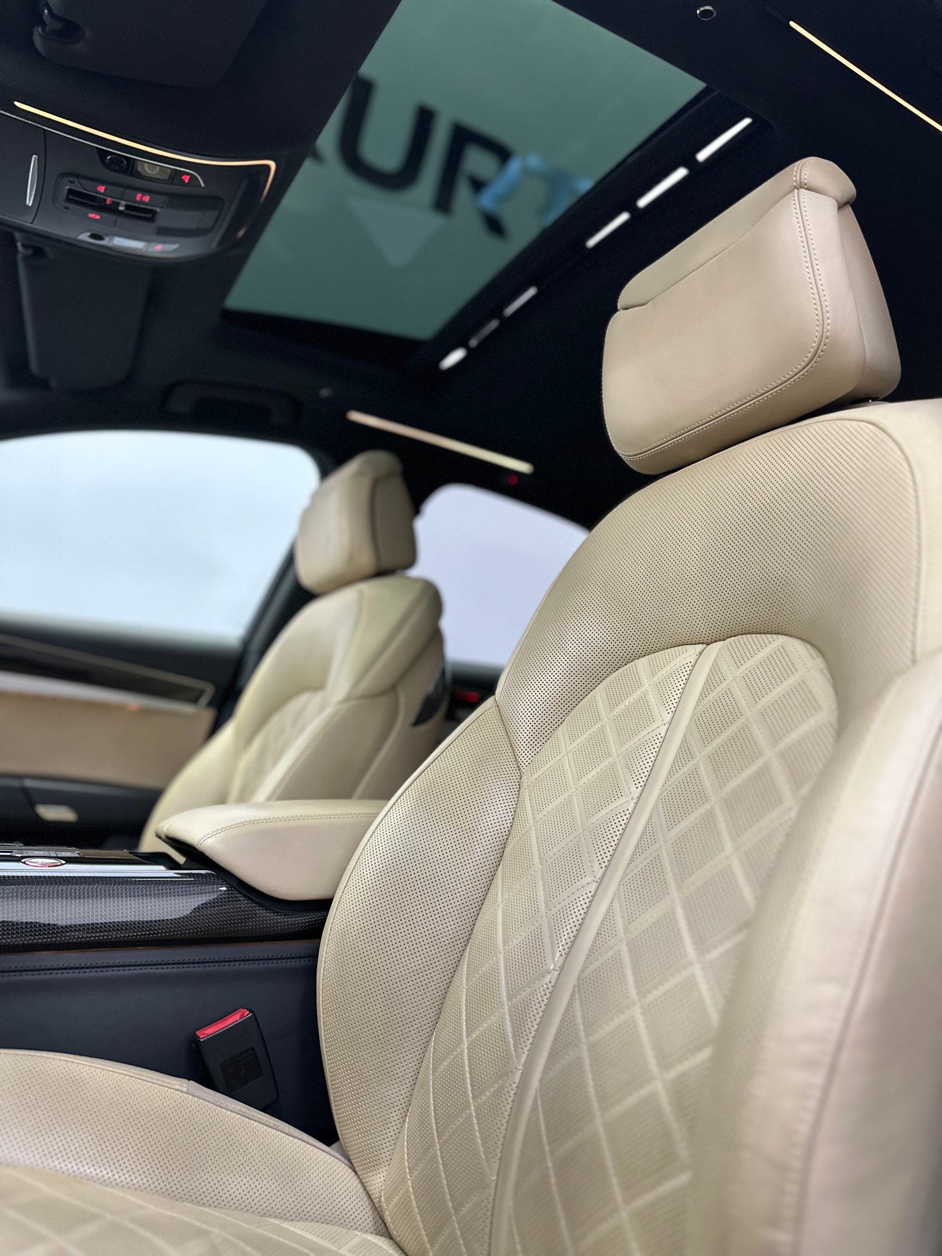 AUDI S8 4.0 TFSI V8 quattro tiptronic-image-18