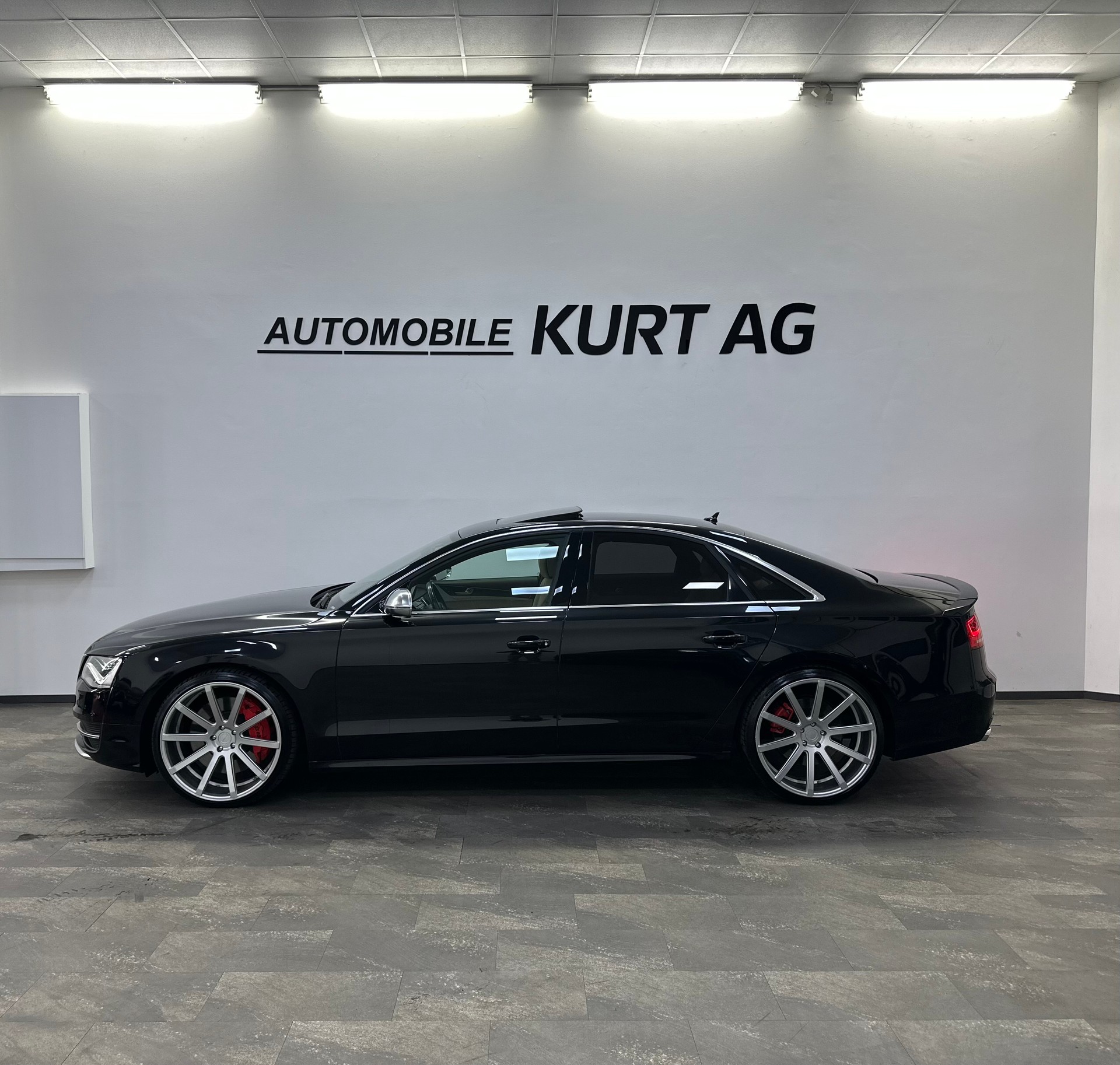 AUDI S8 4.0 TFSI V8 quattro tiptronic-image-2