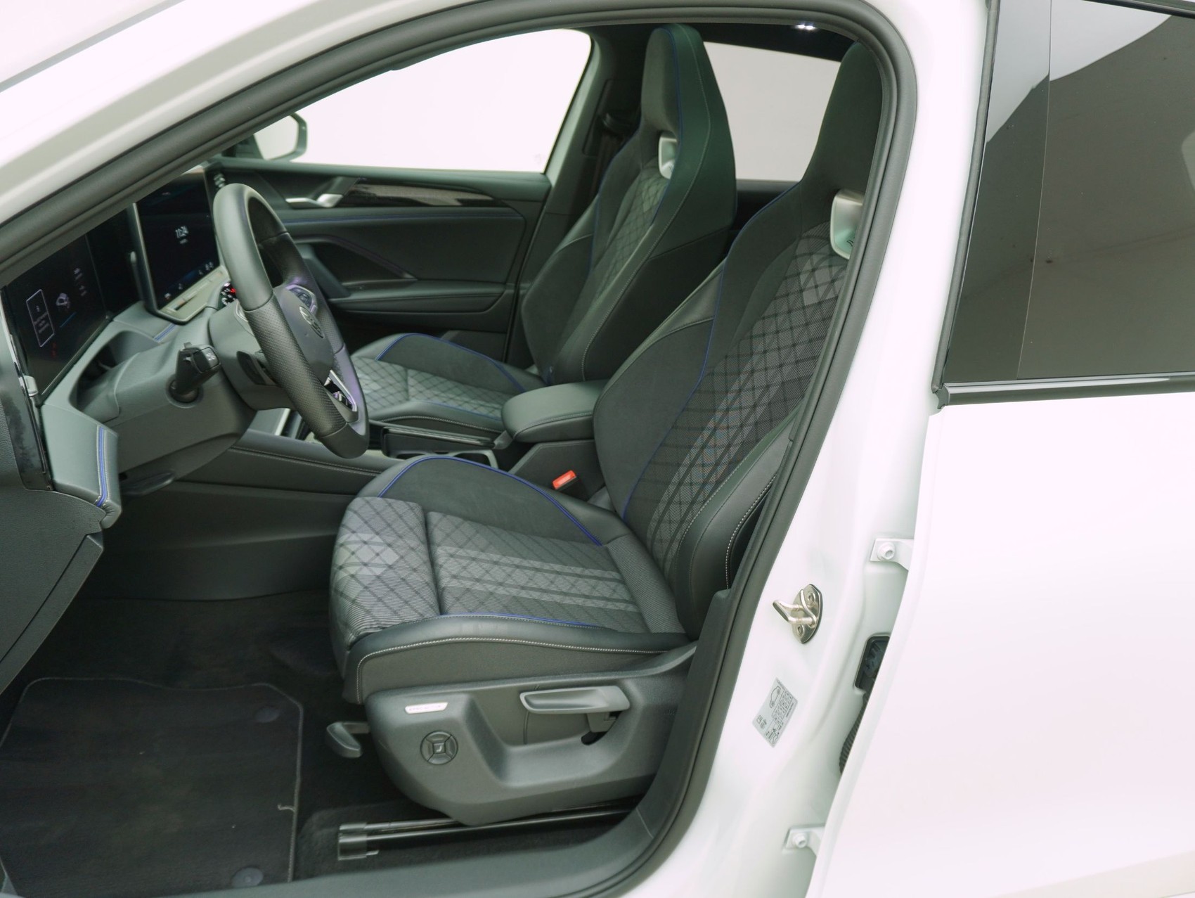 VW Tiguan 2.0 TSI DSG R-Line Black Style 4Motion **VW Werksgarantie bis 12/2030**-image-9