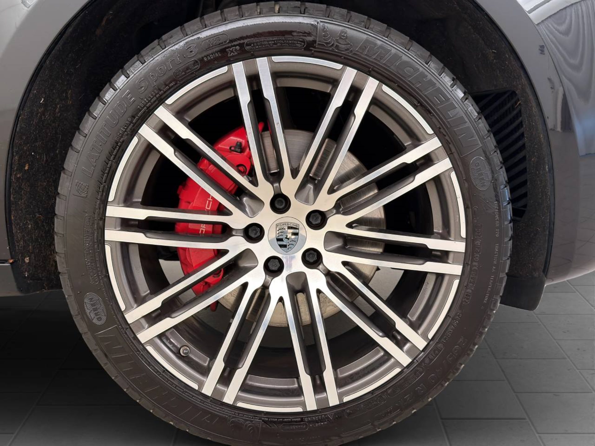 PORSCHE Macan Turbo-image-11