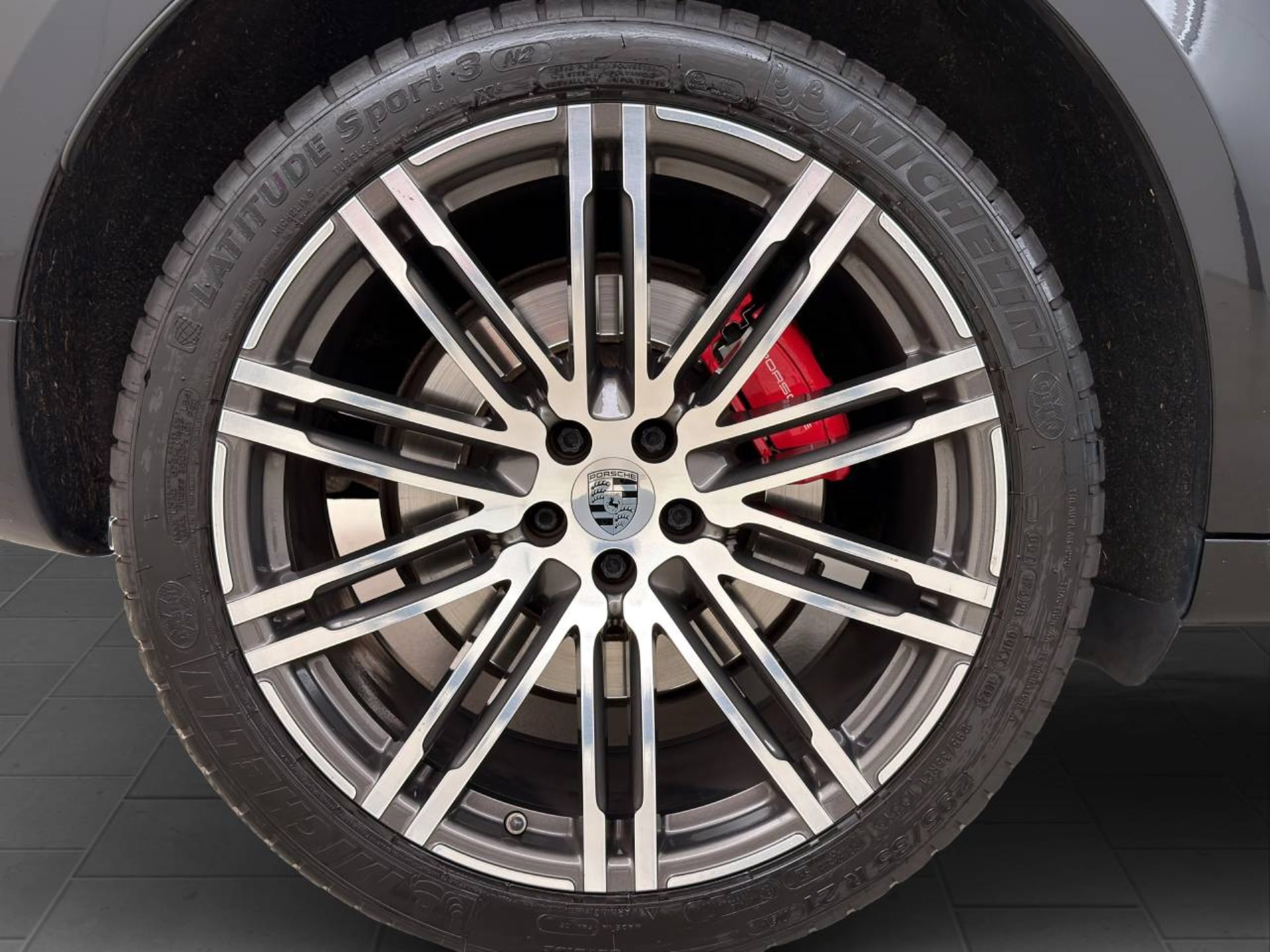 PORSCHE Macan Turbo-image-10