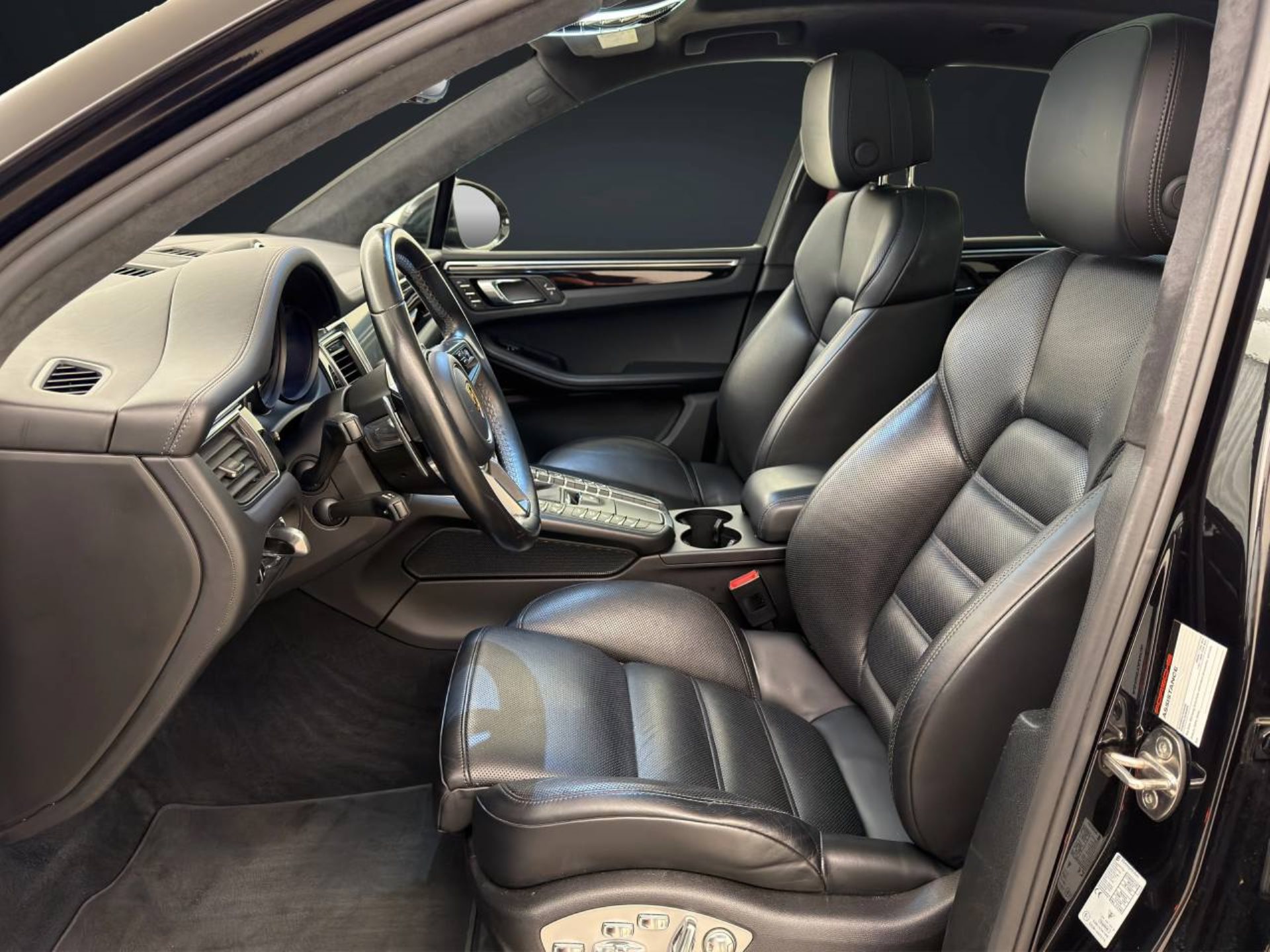 PORSCHE Macan Turbo-image-4