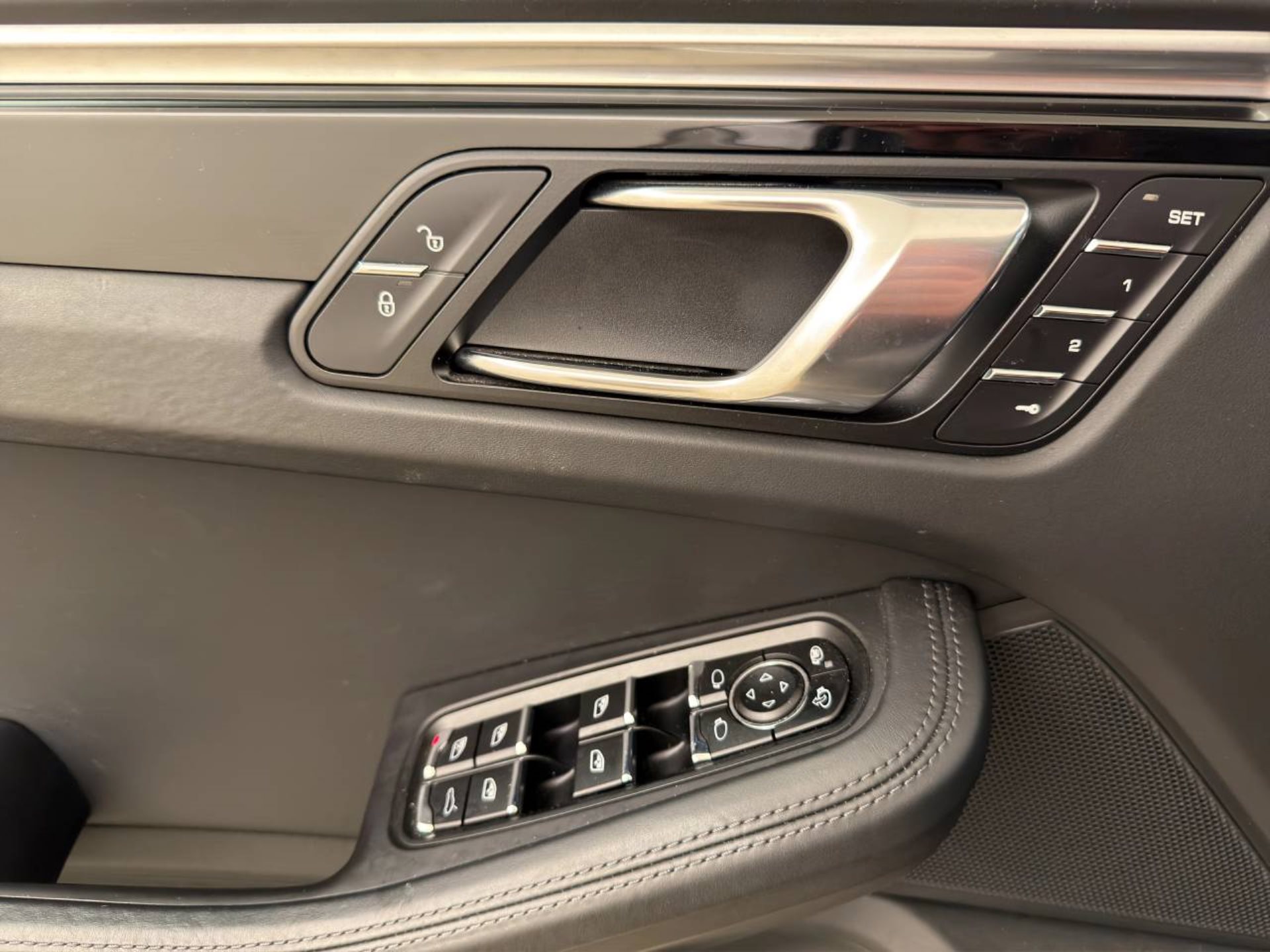 PORSCHE Macan Turbo-image-19