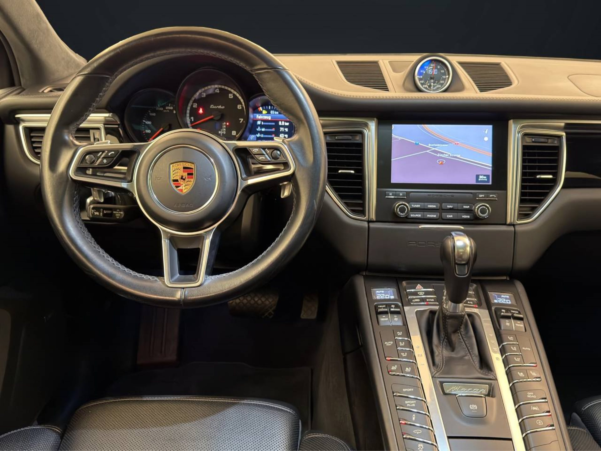 PORSCHE Macan Turbo-image-21
