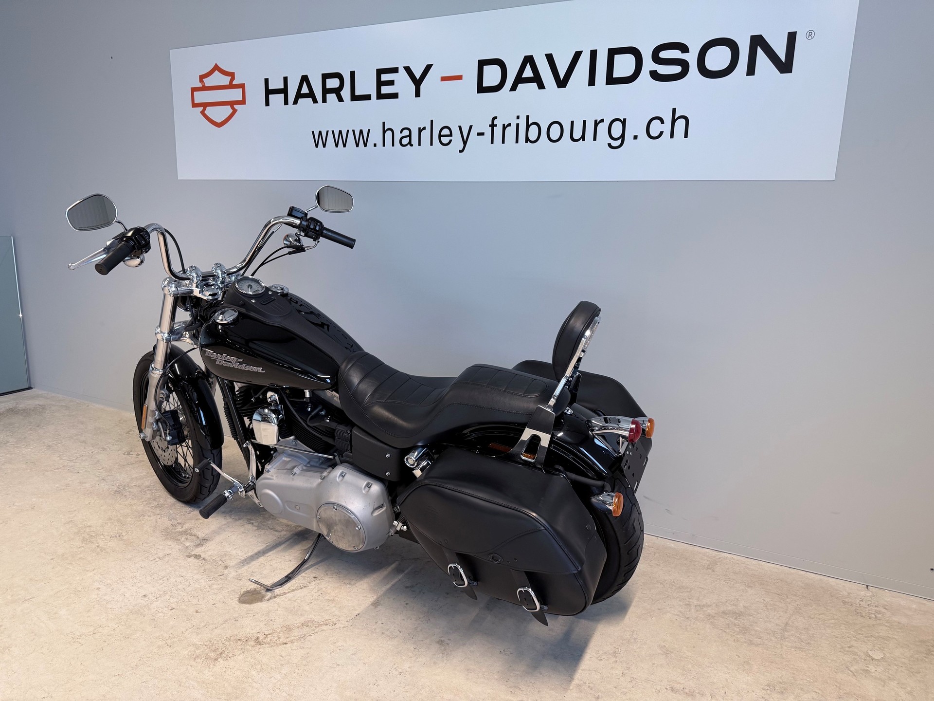 HARLEY-DAVIDSON FXDBI Dyna Street Bob-showroom-element-3