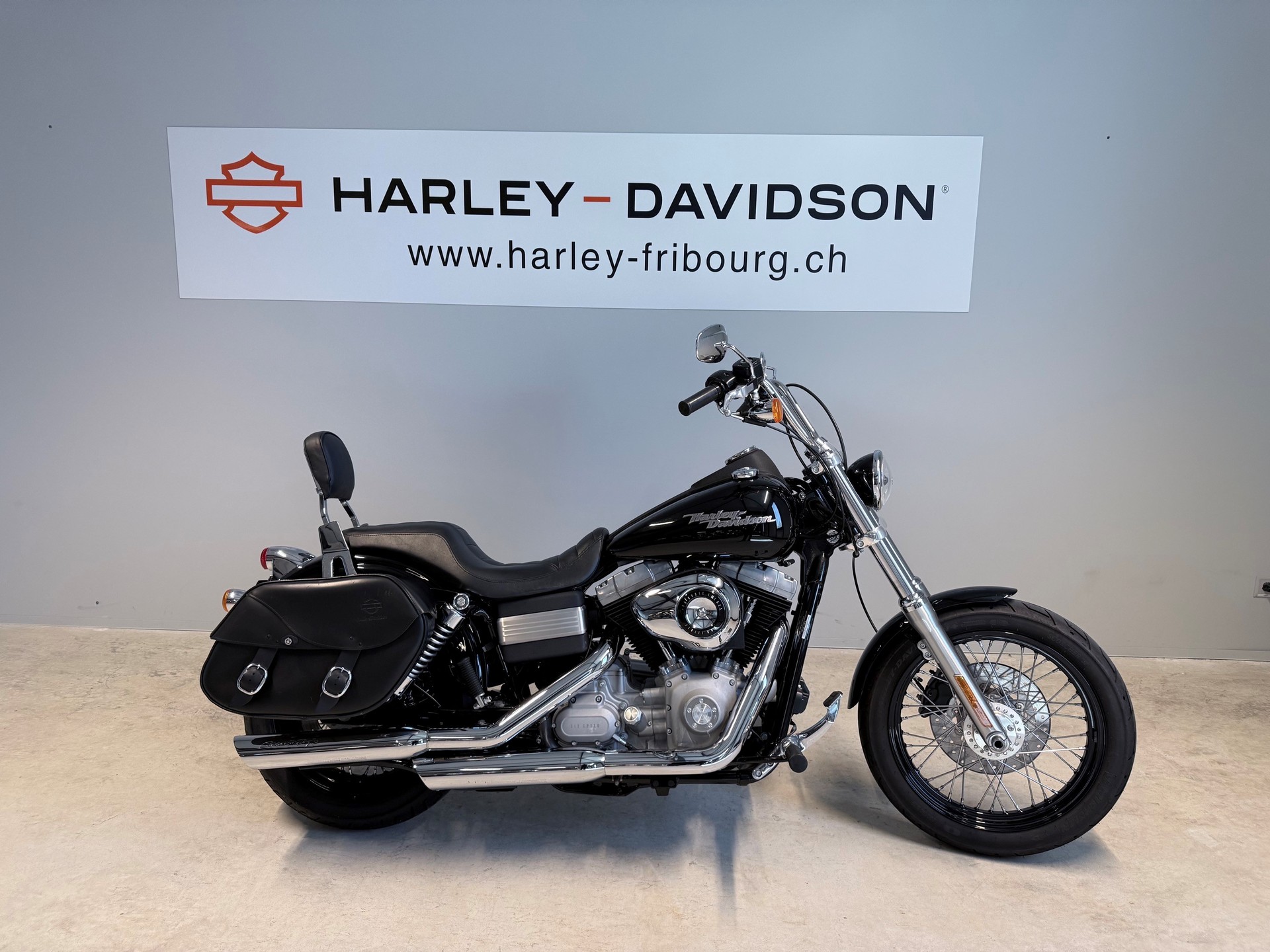 HARLEY-DAVIDSON FXDBI Dyna Street Bob