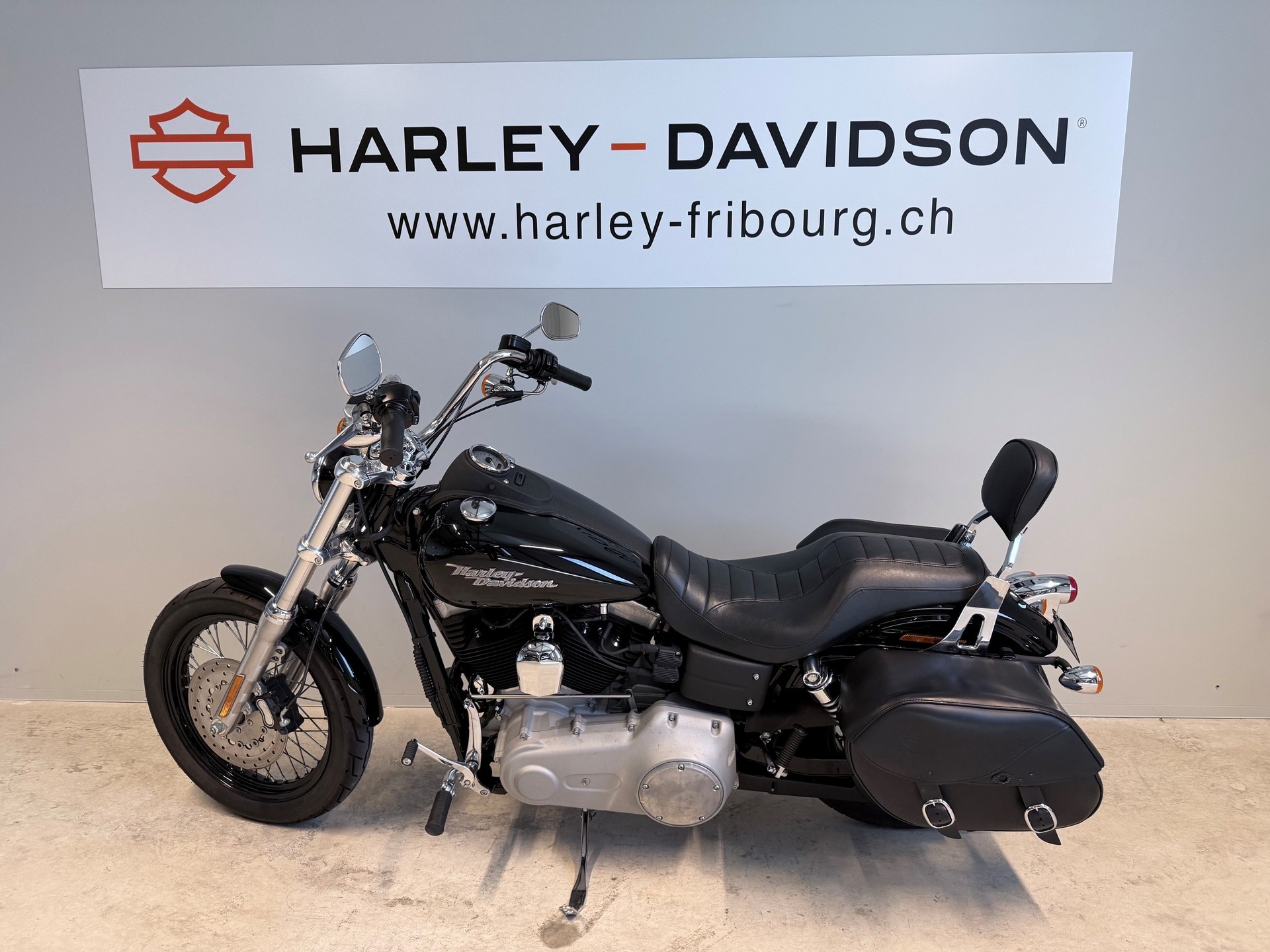 HARLEY-DAVIDSON FXDBI Dyna Street Bob-showroom-element-2