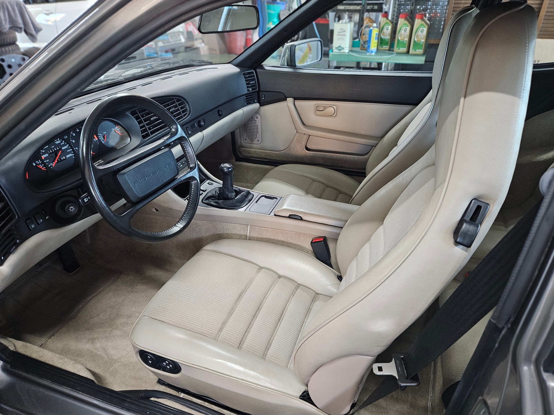 PORSCHE 944 Turbo-image-3