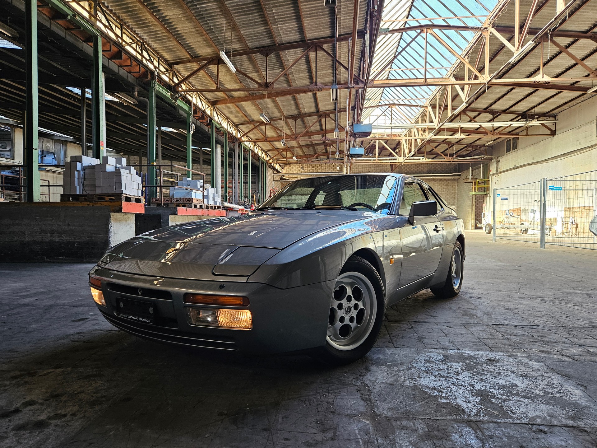 PORSCHE 944 Turbo-image-0