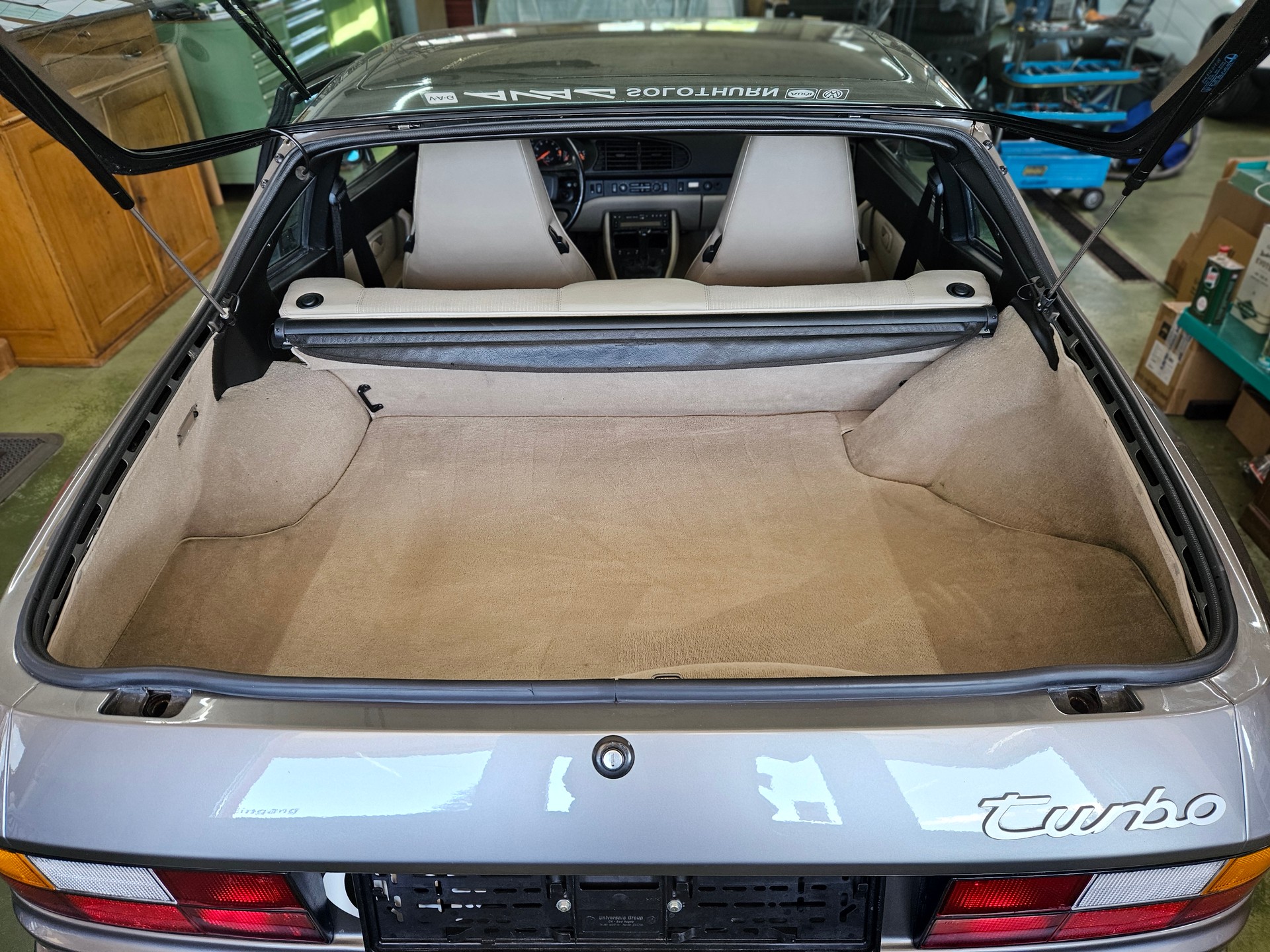 PORSCHE 944 Turbo-image-6