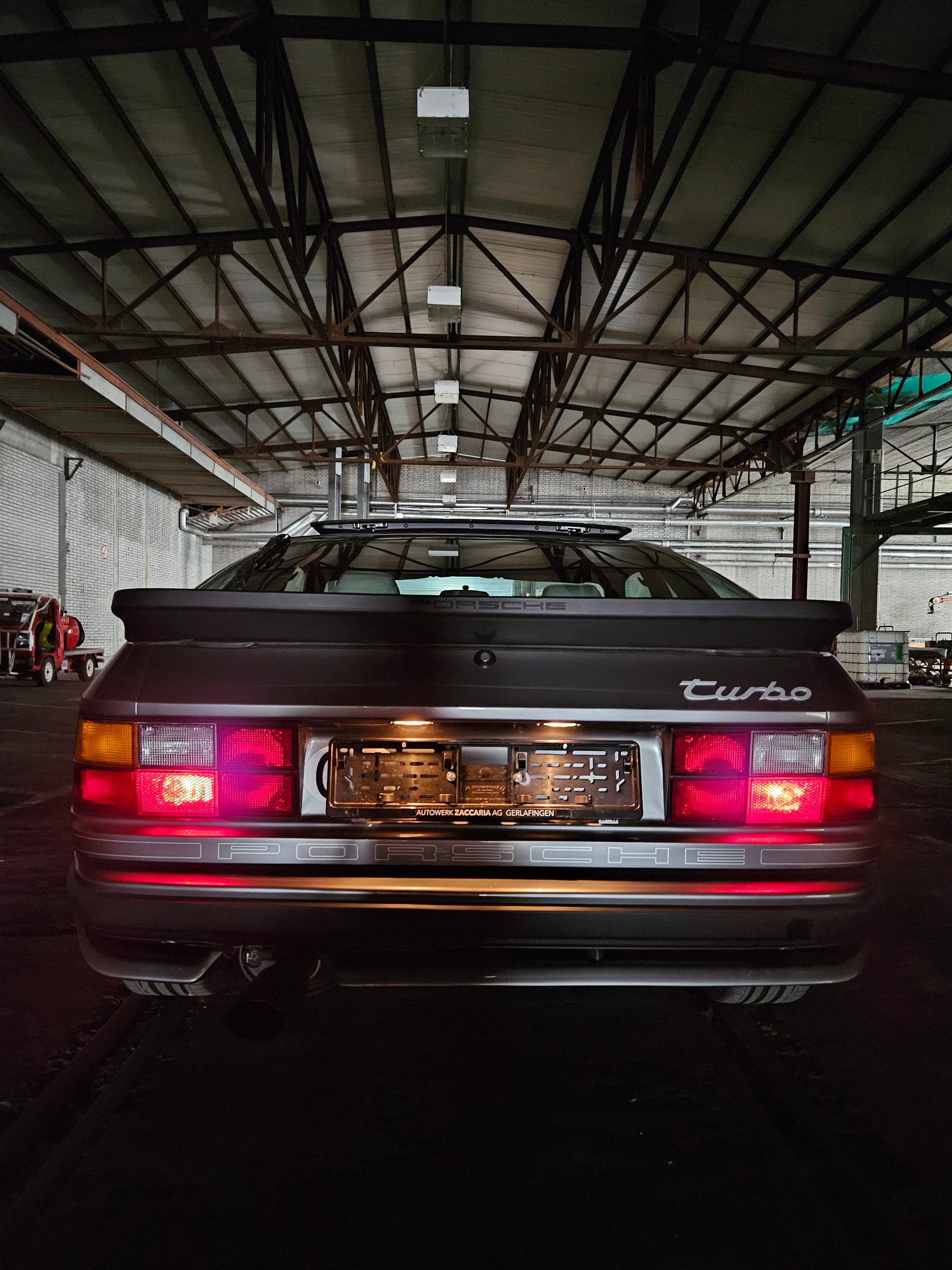 PORSCHE 944 Turbo-image-7