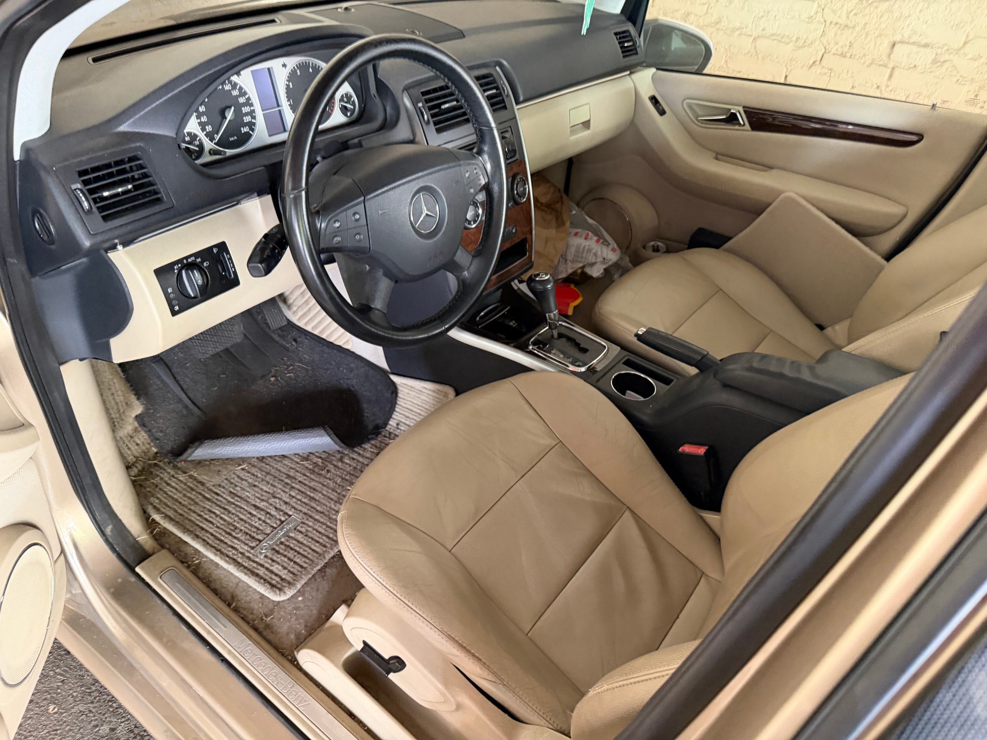 MERCEDES-BENZ B 200 T-image-9