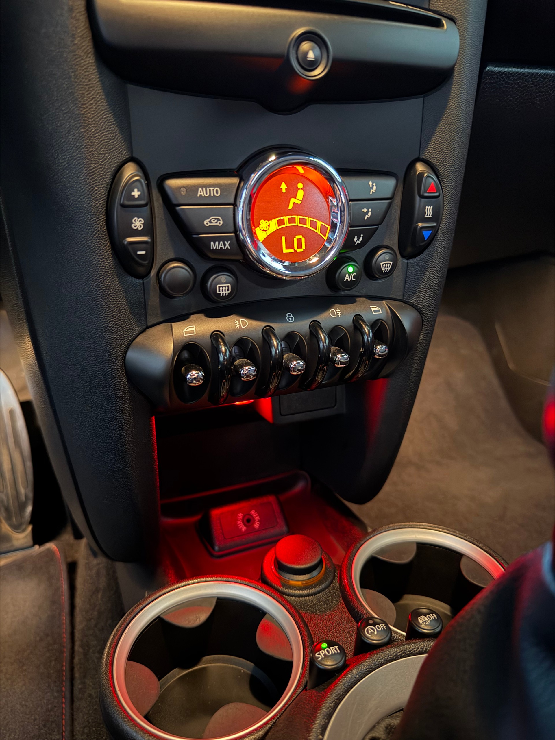 MINI Cooper John Cooper Works Coupé-image-12