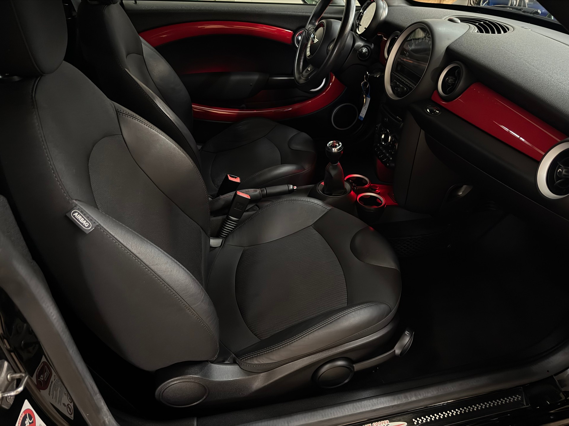 MINI Cooper John Cooper Works Coupé-image-10