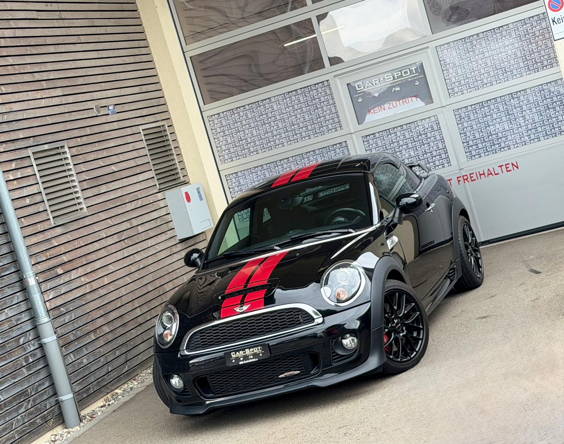 MINI Cooper John Cooper Works Coupé-image-0