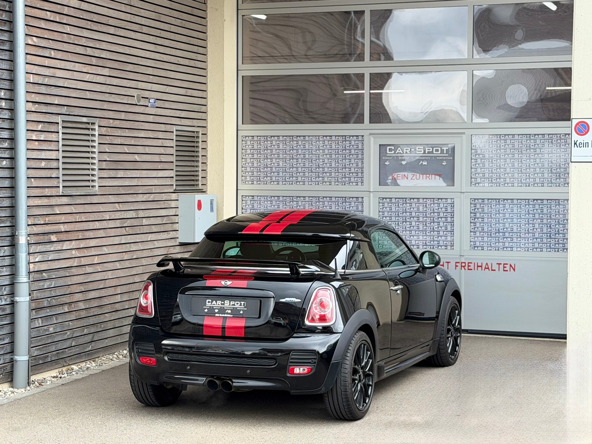 MINI Cooper John Cooper Works Coupé-image-3