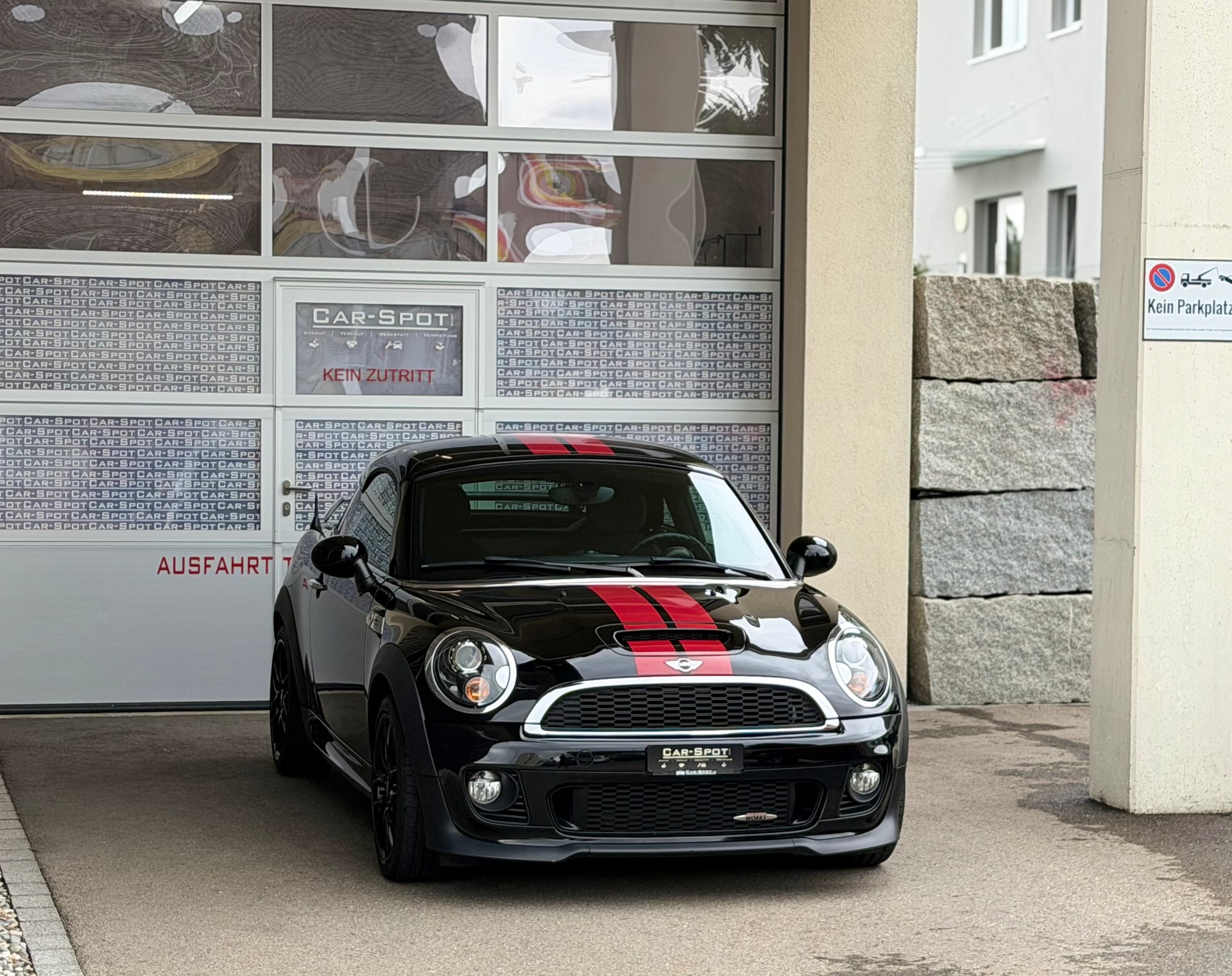 MINI Cooper John Cooper Works Coupé-image-2