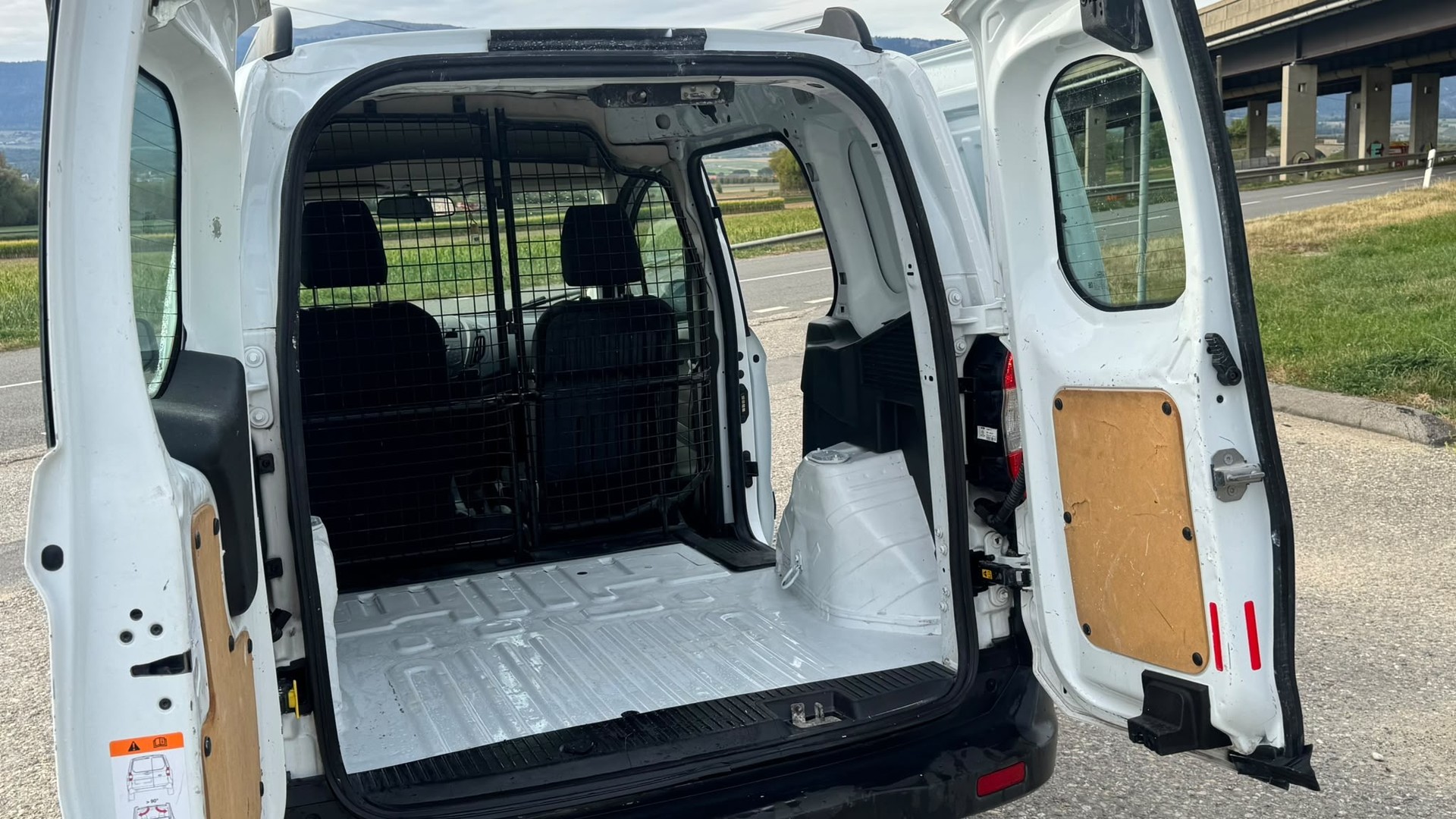 FORD Transit Courier Van 1.0 EcoBoost Trend-image-6