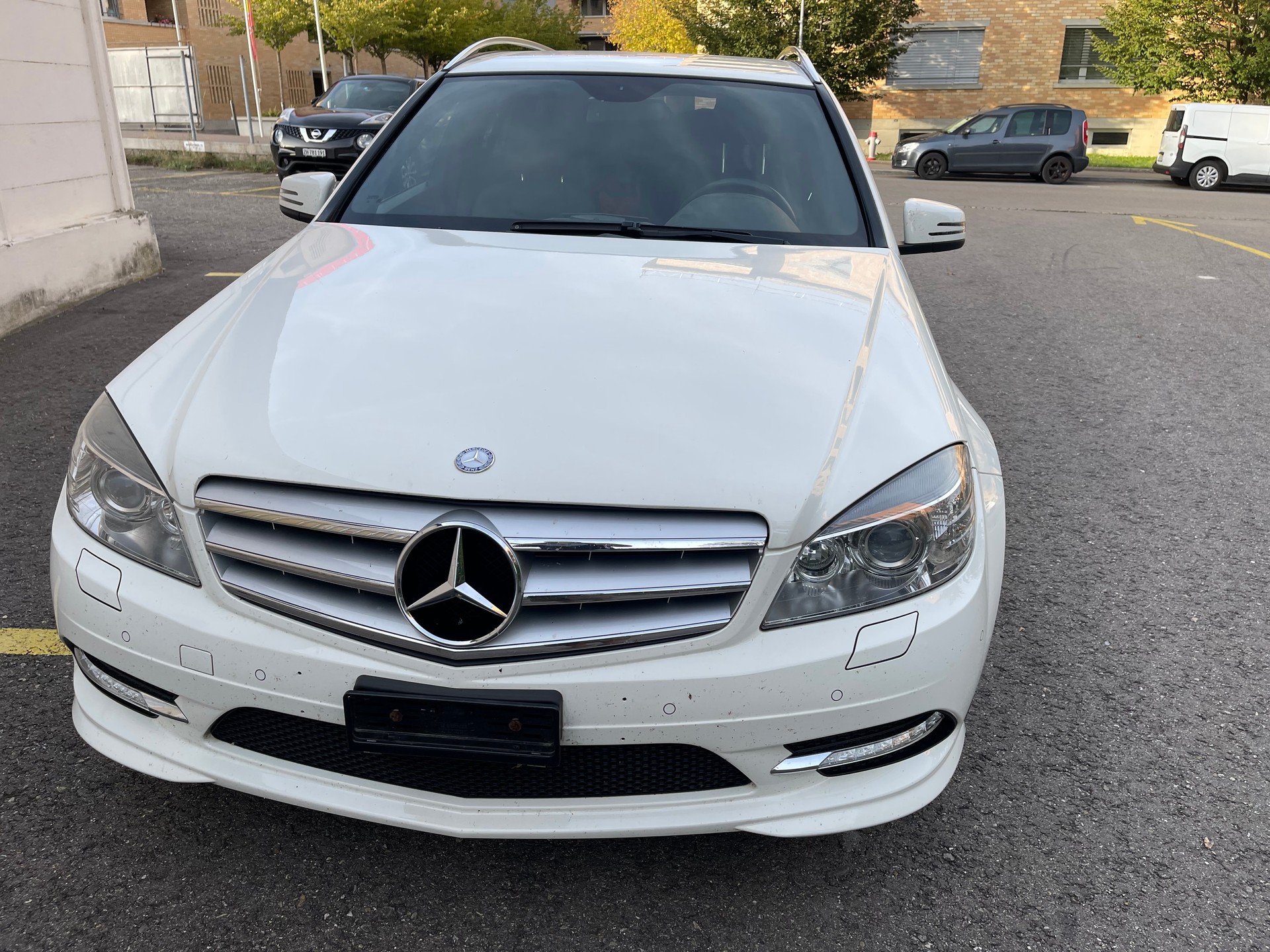 MERCEDES-BENZ C 250 CGI BlueEfficiency Automatic-image-1