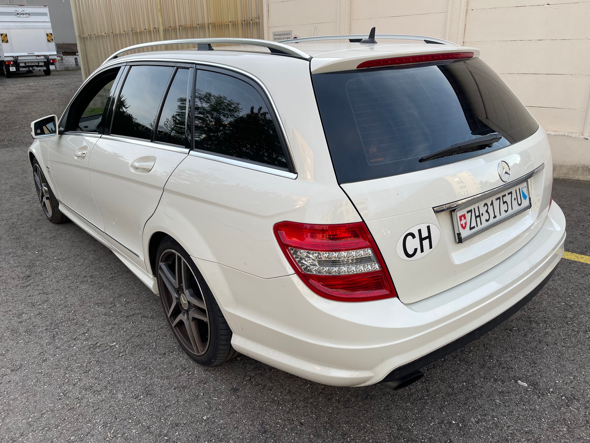 MERCEDES-BENZ C 250 CGI BlueEfficiency Automatic-image-6