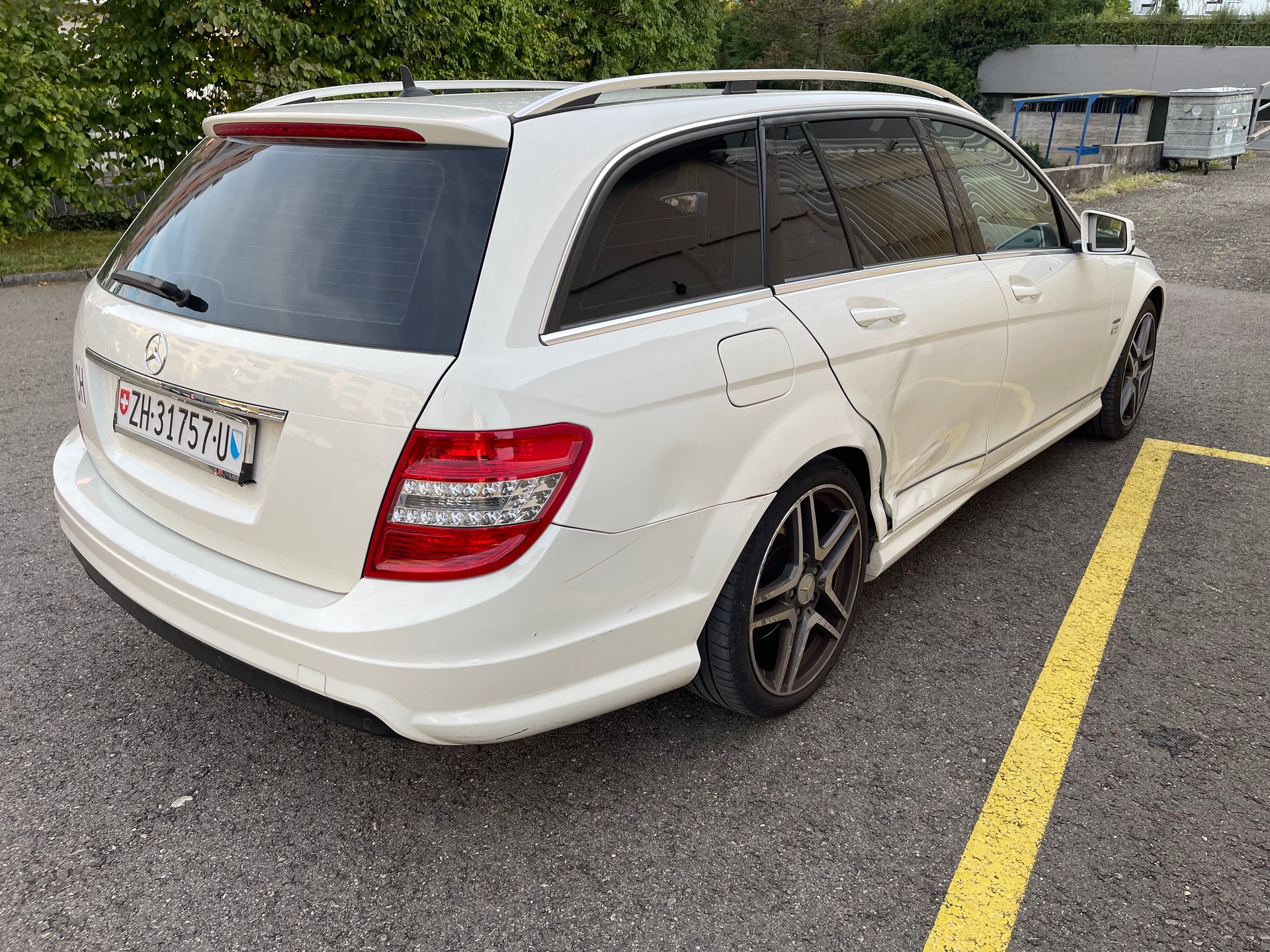 MERCEDES-BENZ C 250 CGI BlueEfficiency Automatic-image-4