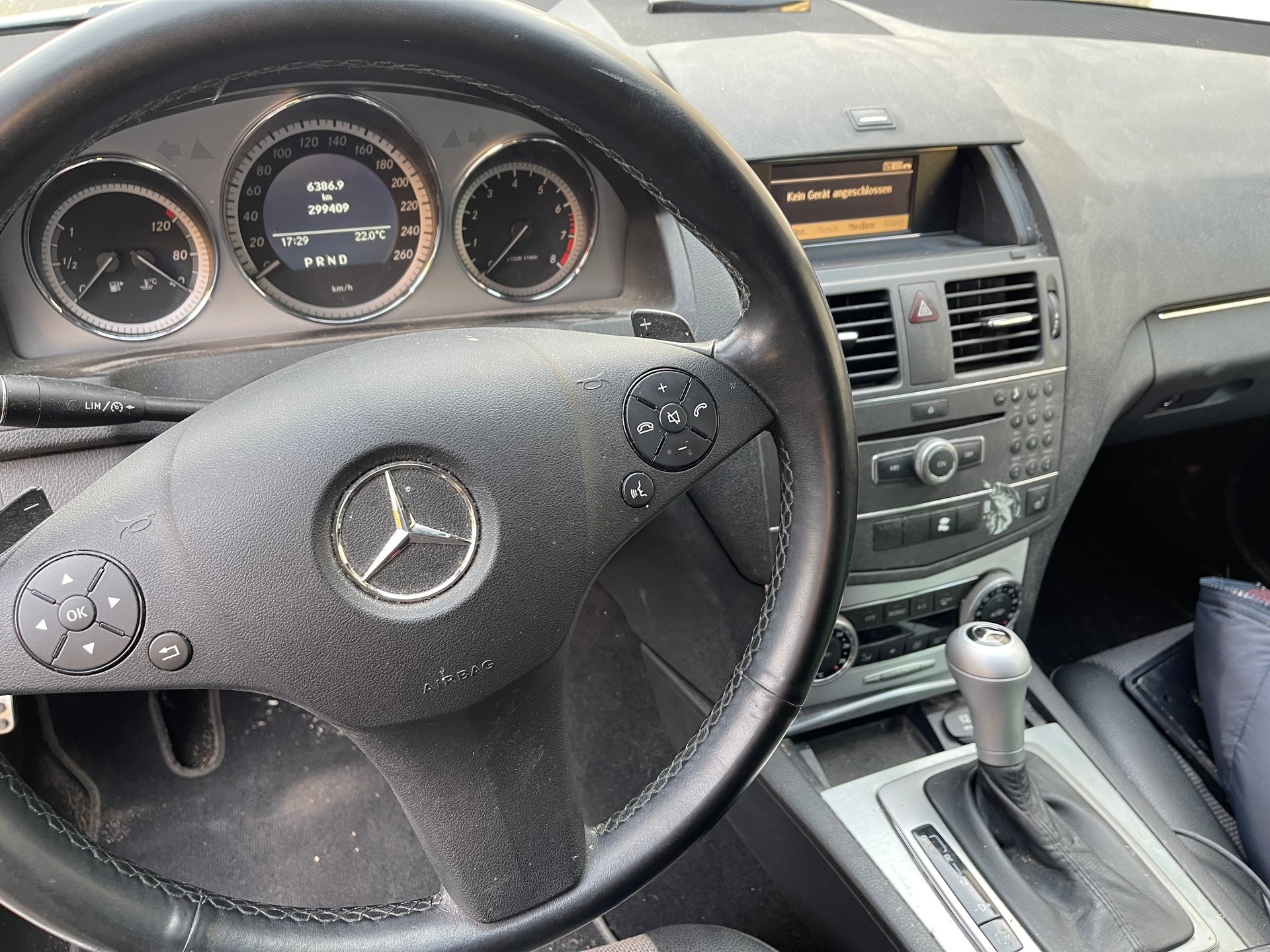 MERCEDES-BENZ C 250 CGI BlueEfficiency Automatic-image-8