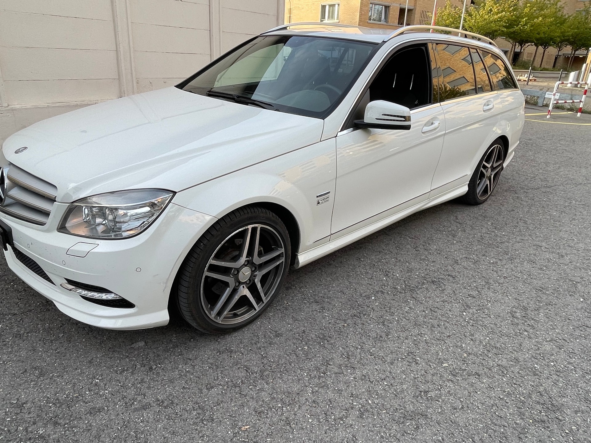MERCEDES-BENZ C 250 CGI BlueEfficiency Automatic-image-0
