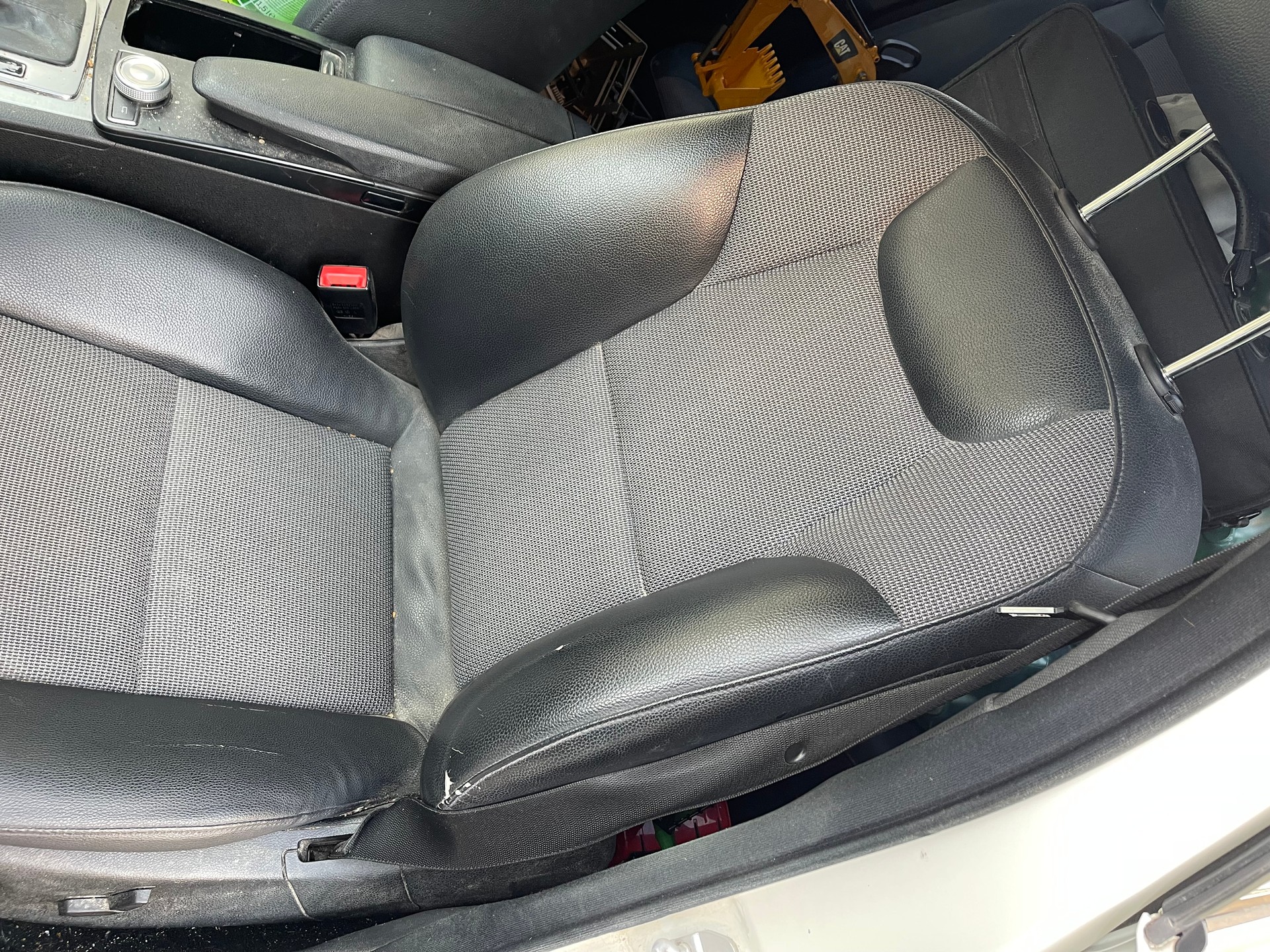 MERCEDES-BENZ C 250 CGI BlueEfficiency Automatic-image-7