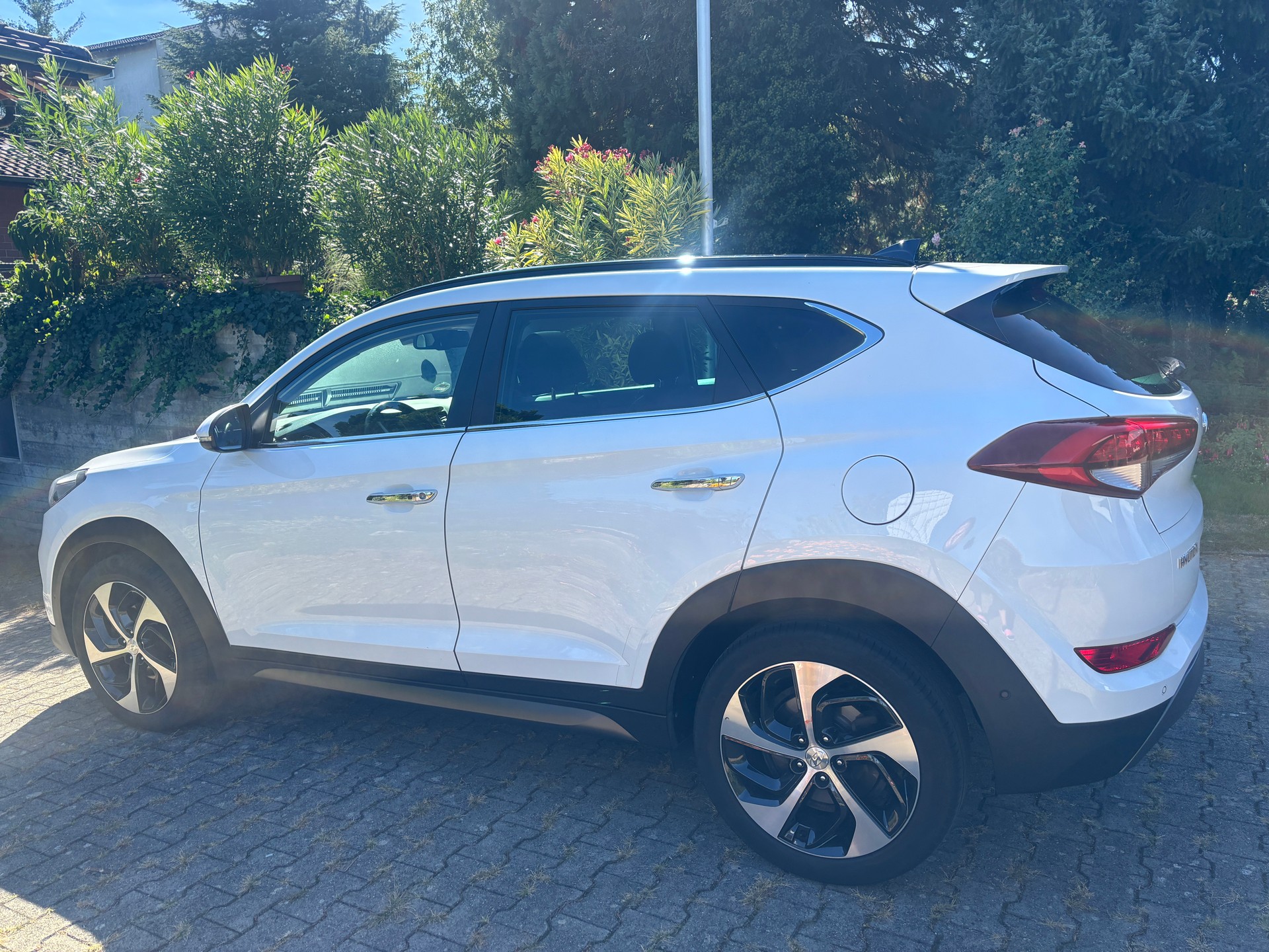 HYUNDAI 2.0 CRDi 185 Launch Edition 4WD-image-2