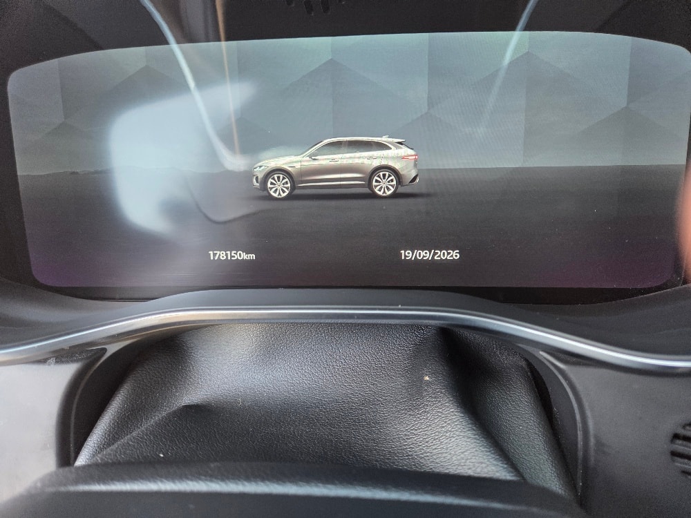 JAGUAR F-Pace 3.0 P400 R-Dynamic MHEV HSE AWD-image-8