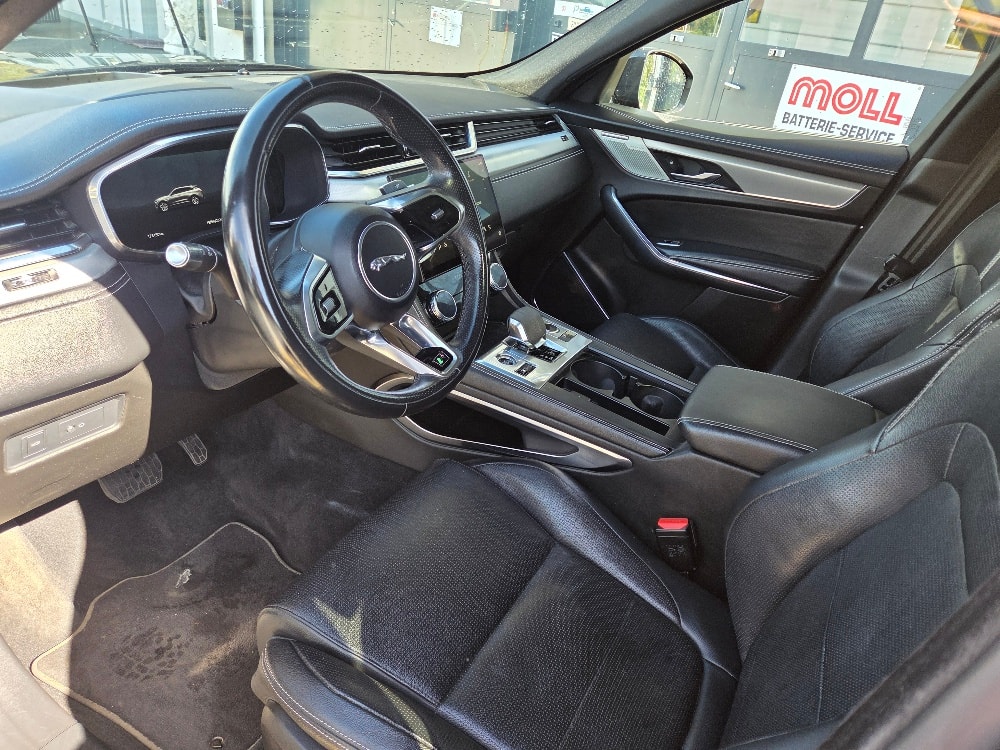 JAGUAR F-Pace 3.0 P400 R-Dynamic MHEV HSE AWD-image-9