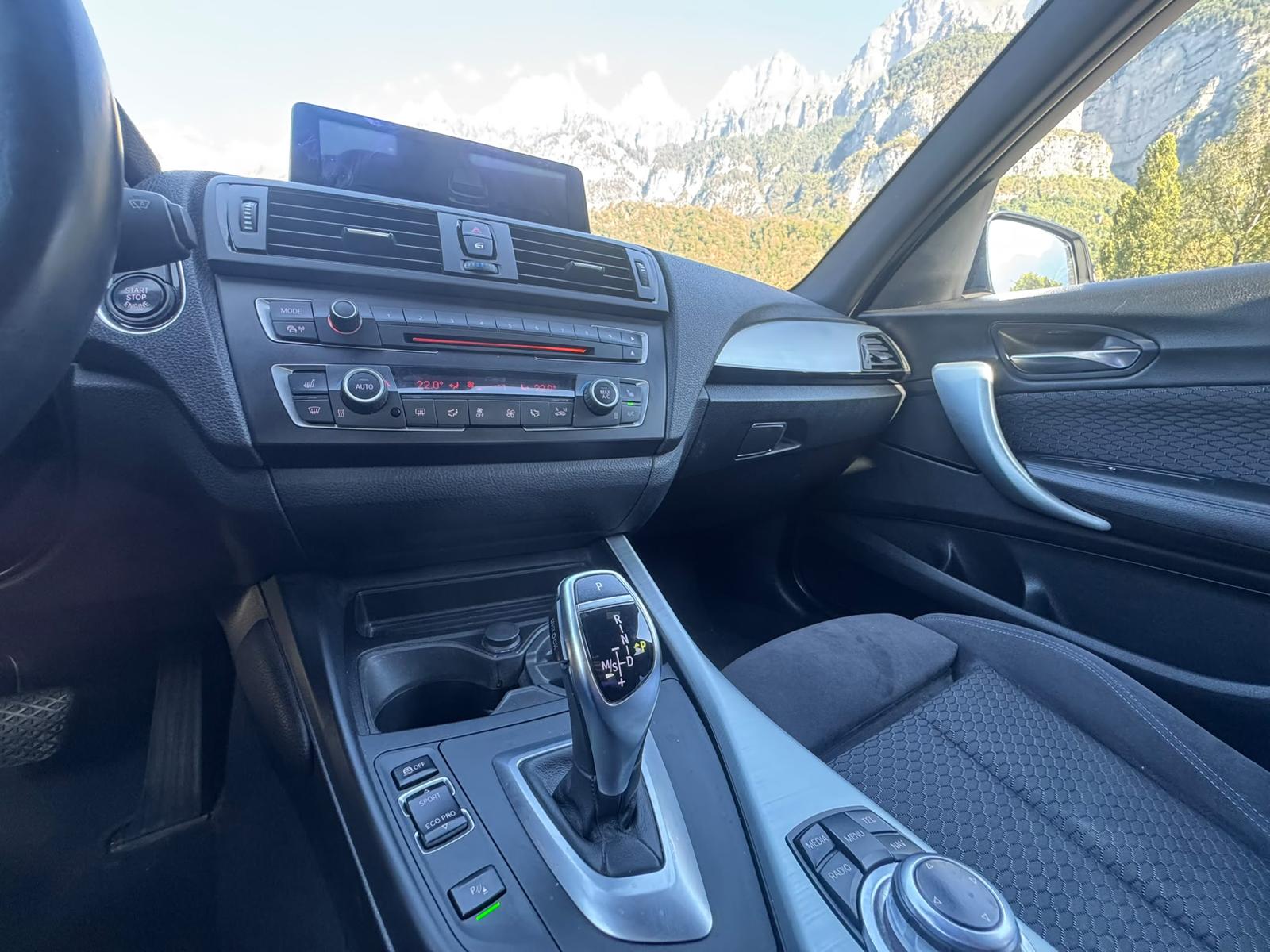 BMW M135i xDrive Steptronic-image-18