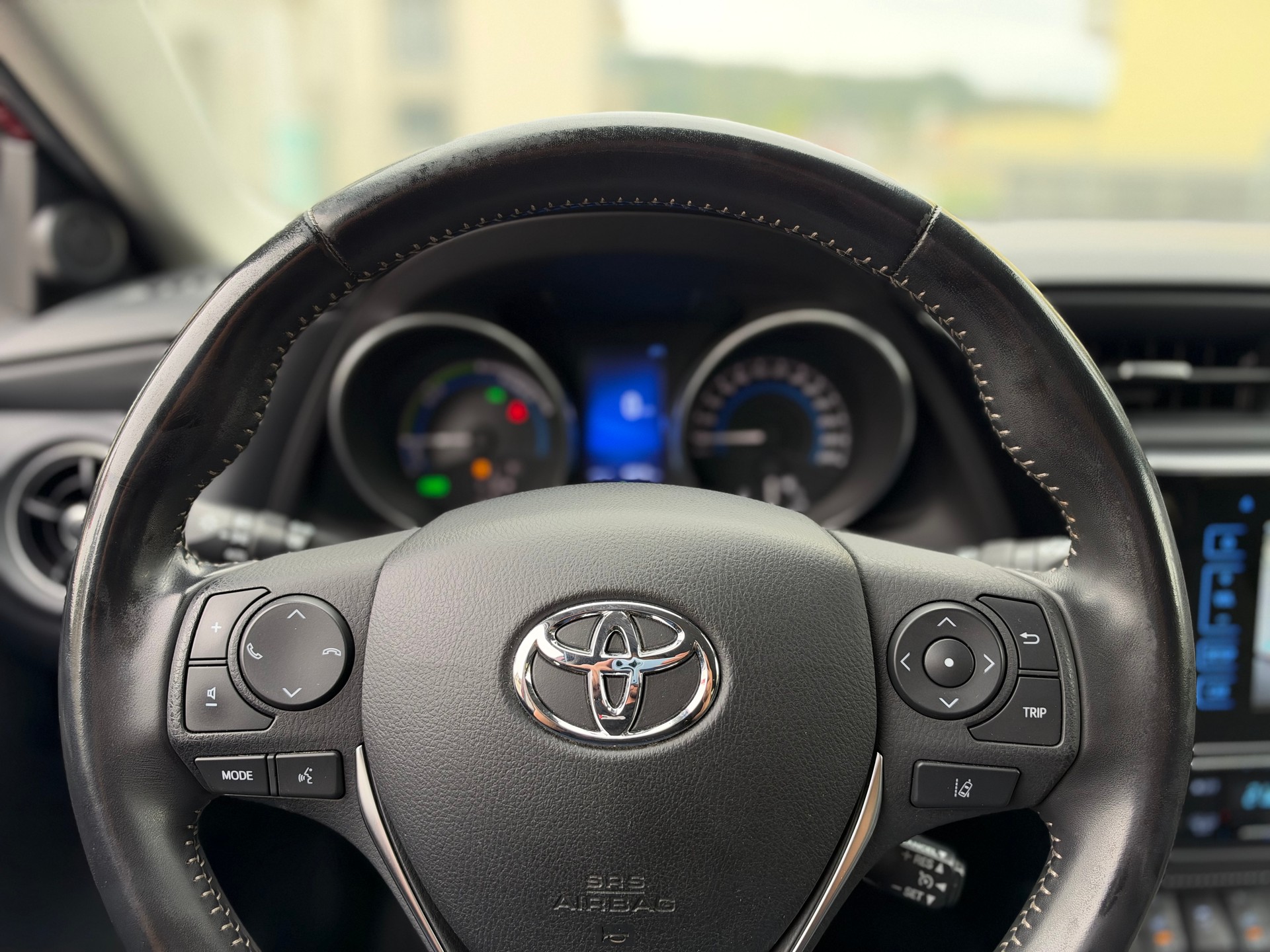 TOYOTA Auris Touring Sports 1.8 HSD Style e-CVT-image-16