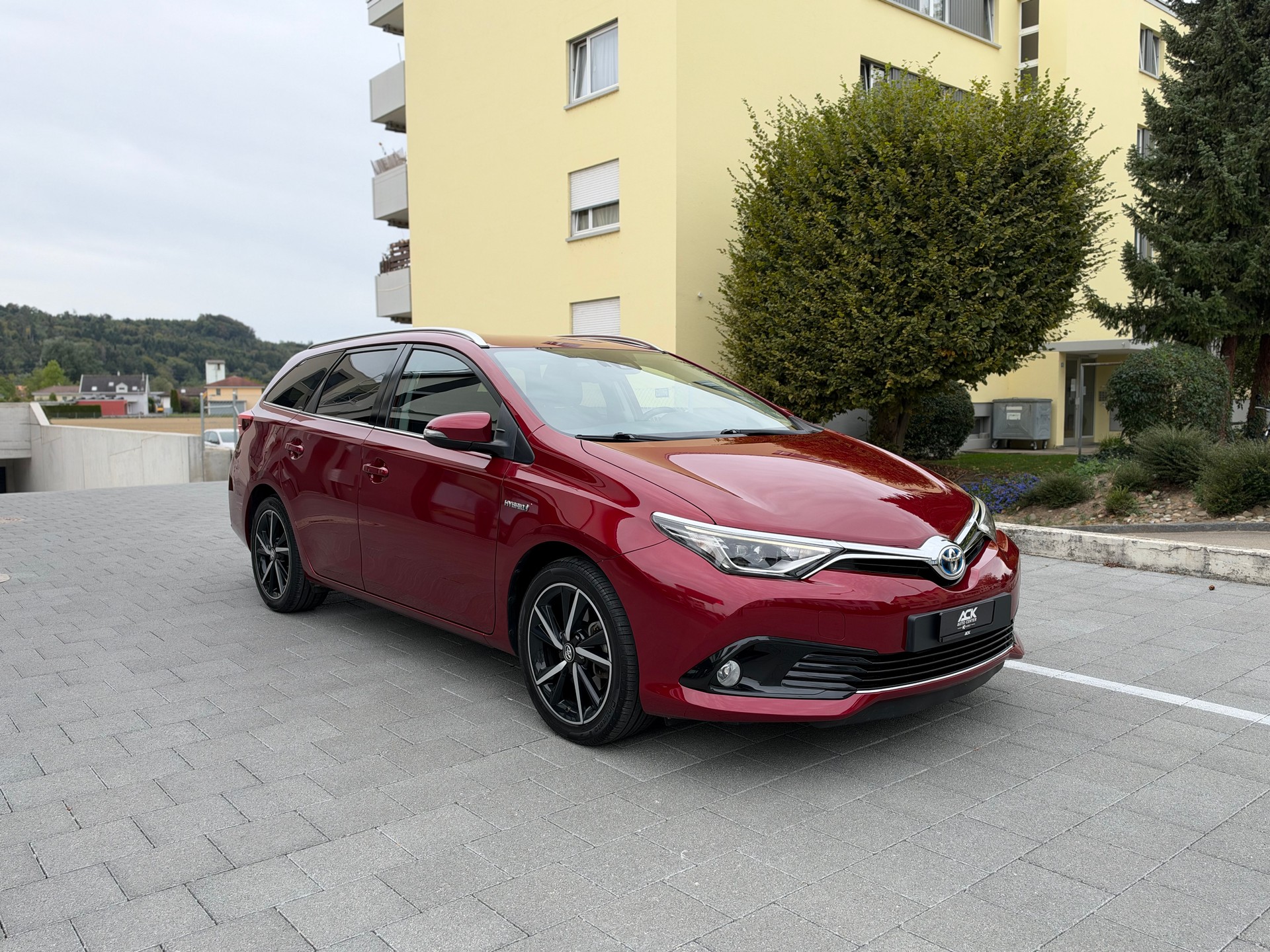 TOYOTA Auris Touring Sports 1.8 HSD Style e-CVT-image-6