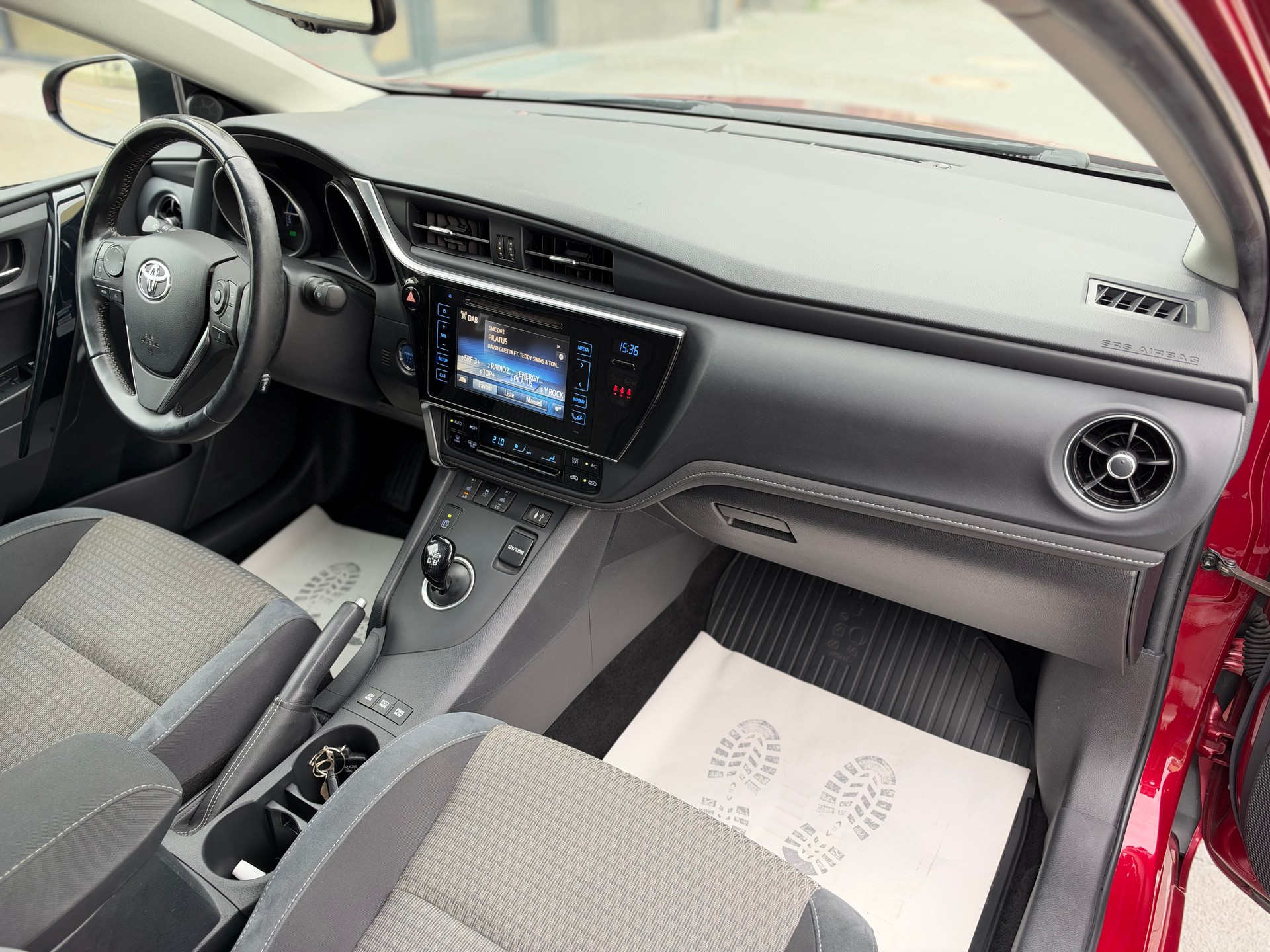TOYOTA Auris Touring Sports 1.8 HSD Style e-CVT-image-13
