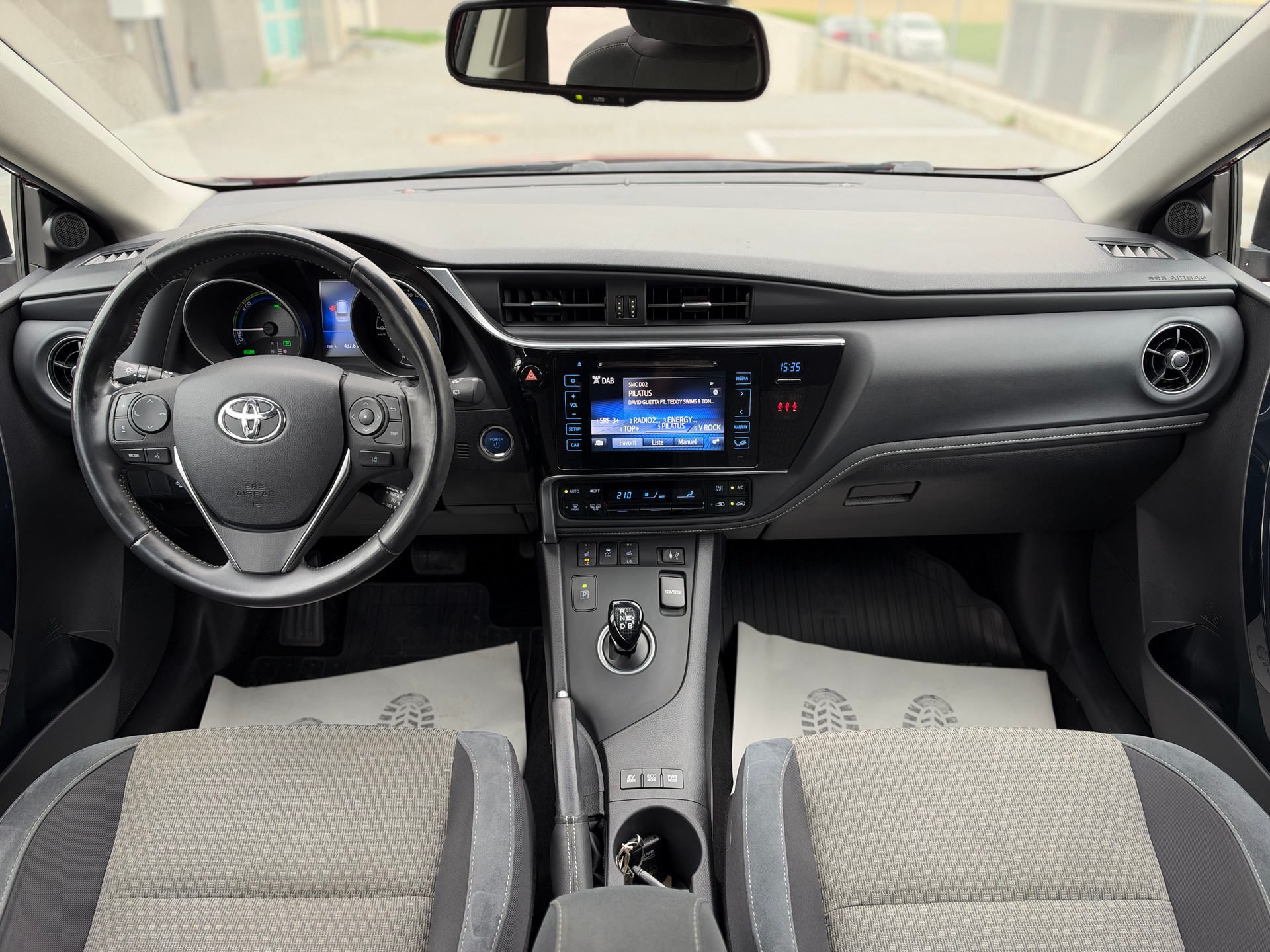 TOYOTA Auris Touring Sports 1.8 HSD Style e-CVT-image-11