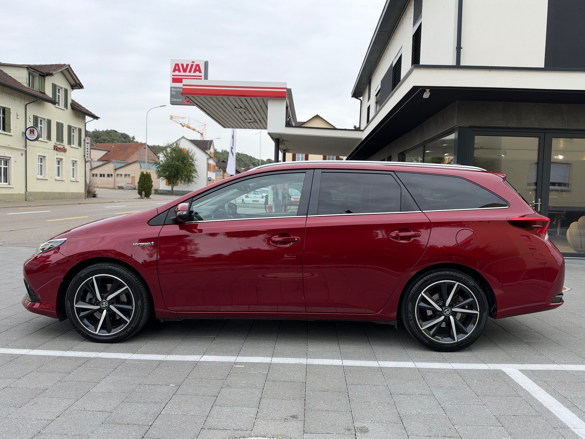 TOYOTA Auris Touring Sports 1.8 HSD Style e-CVT-image-1