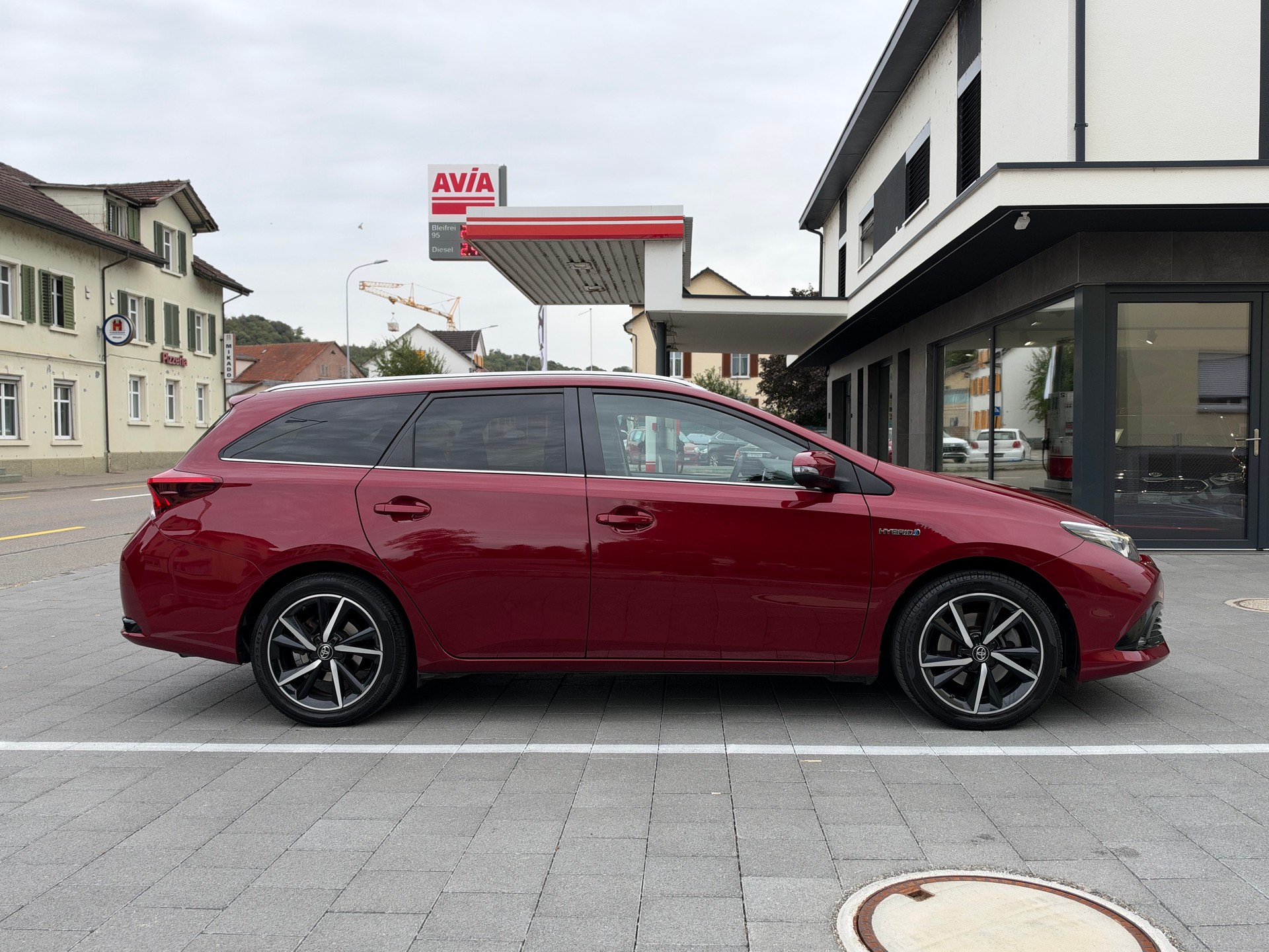 TOYOTA Auris Touring Sports 1.8 HSD Style e-CVT-image-5