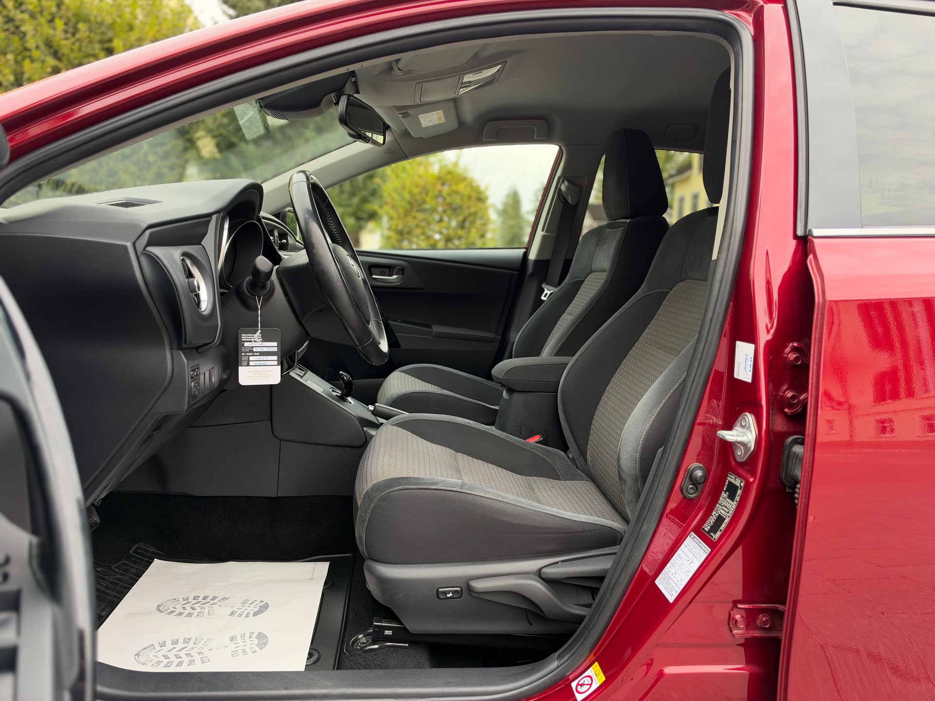 TOYOTA Auris Touring Sports 1.8 HSD Style e-CVT-image-14