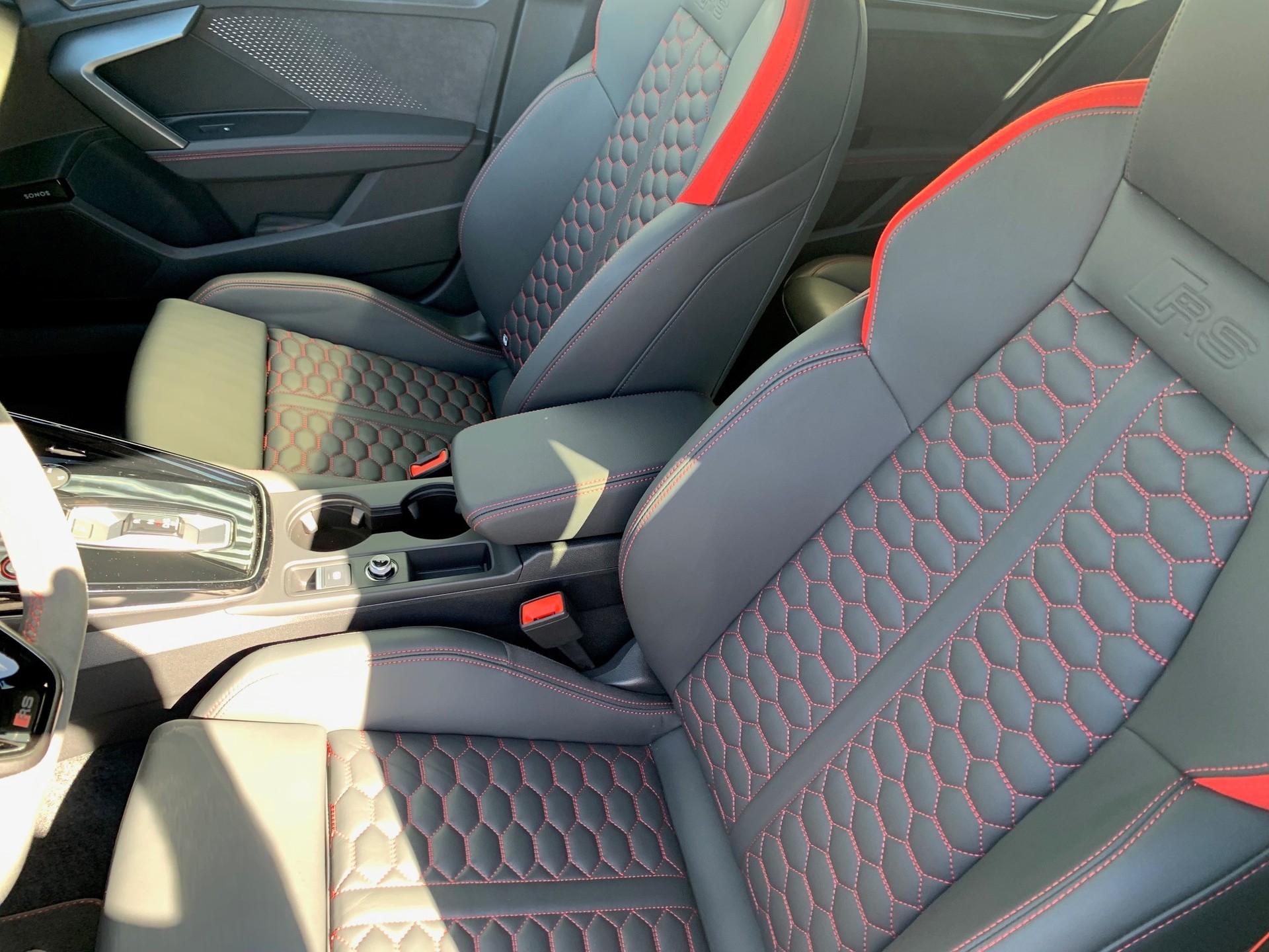 AUDI RS3 Limousine 2.5 TSI quattro S-tronic-image-6